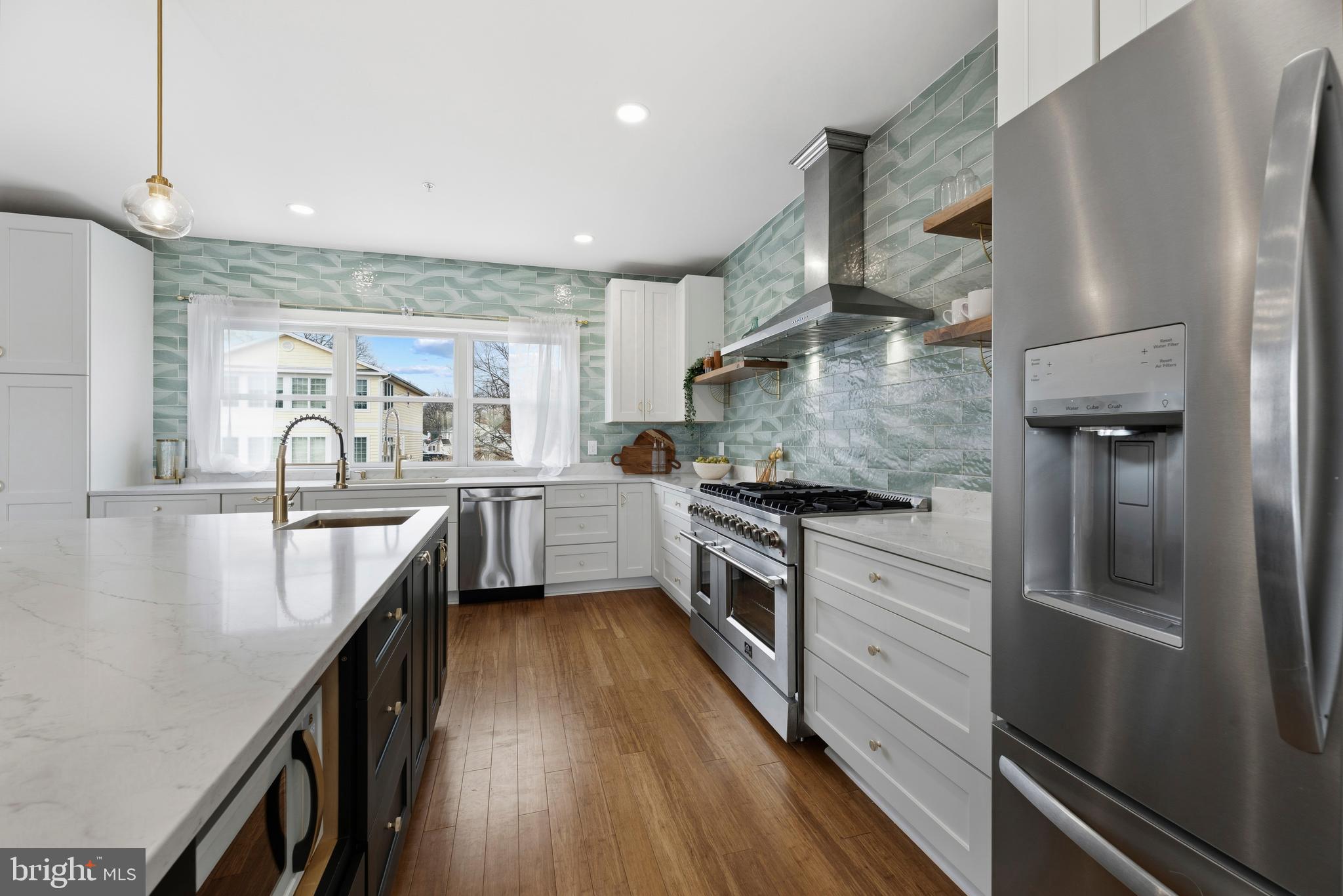 SELBY ON THE BAY - Residential