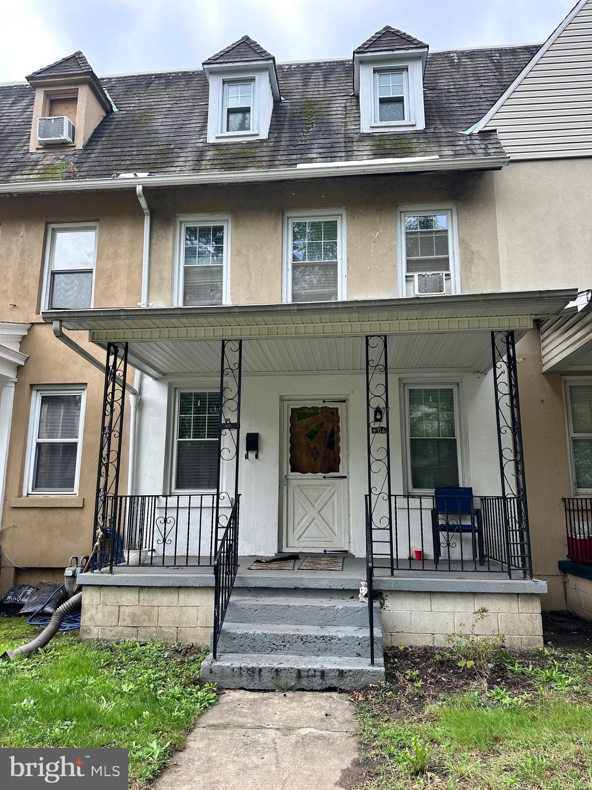 This 5-bedroom, 1 bath town/row home is the perfect starter home or for an investor looking for a rental.  It has beautiful hardwood floors in the living and dining areas, tall ceilings, a spacious kitchen and fenced in backyard. There is a full basement with laundry and outside access.  It is close to the ballpark and other local amenities. There is a small front porch and front yard.