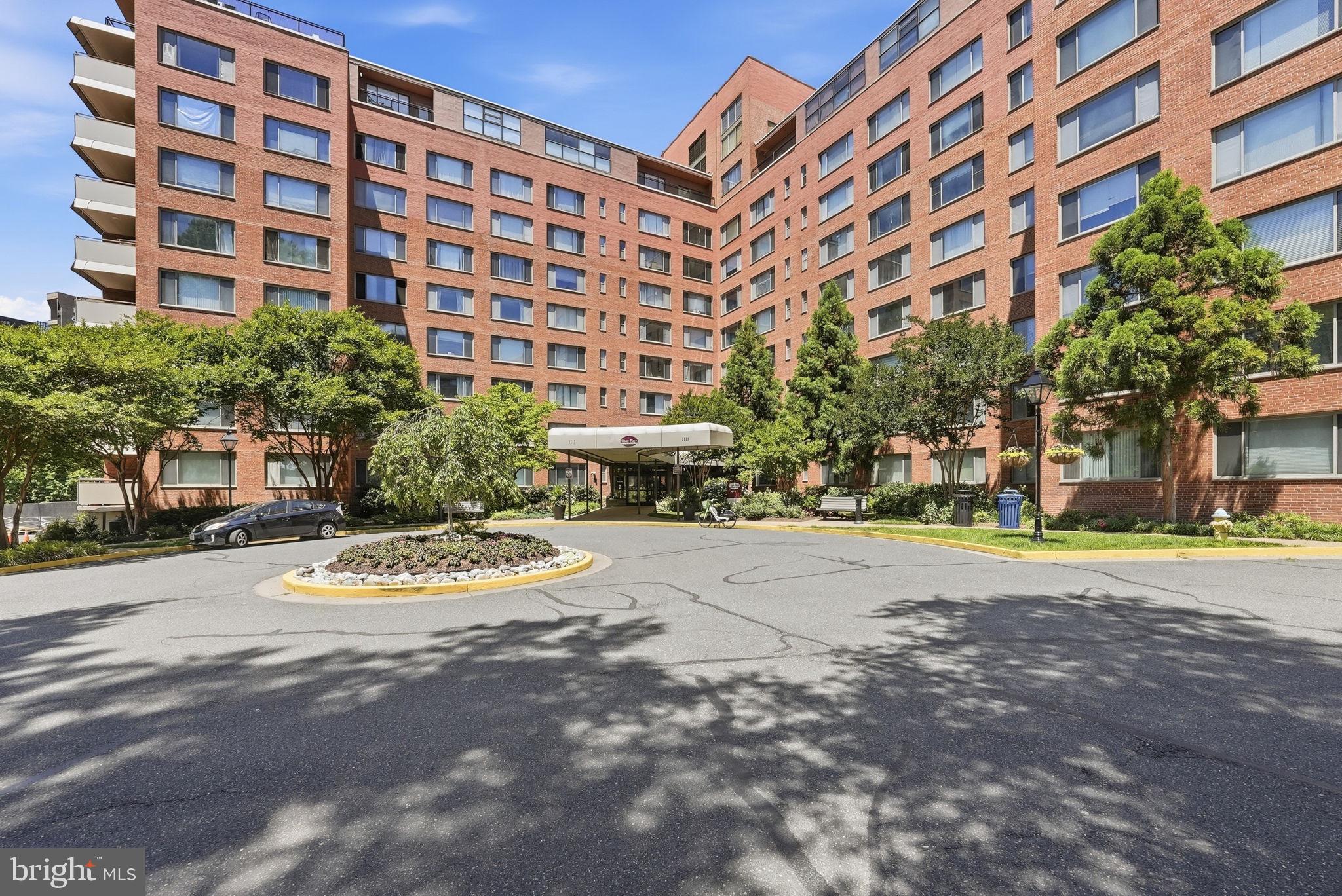 RIVER PLACE WEST - Residential