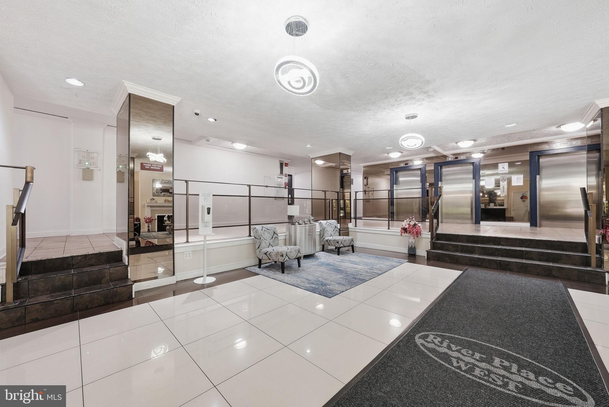 RIVER PLACE WEST - Residential