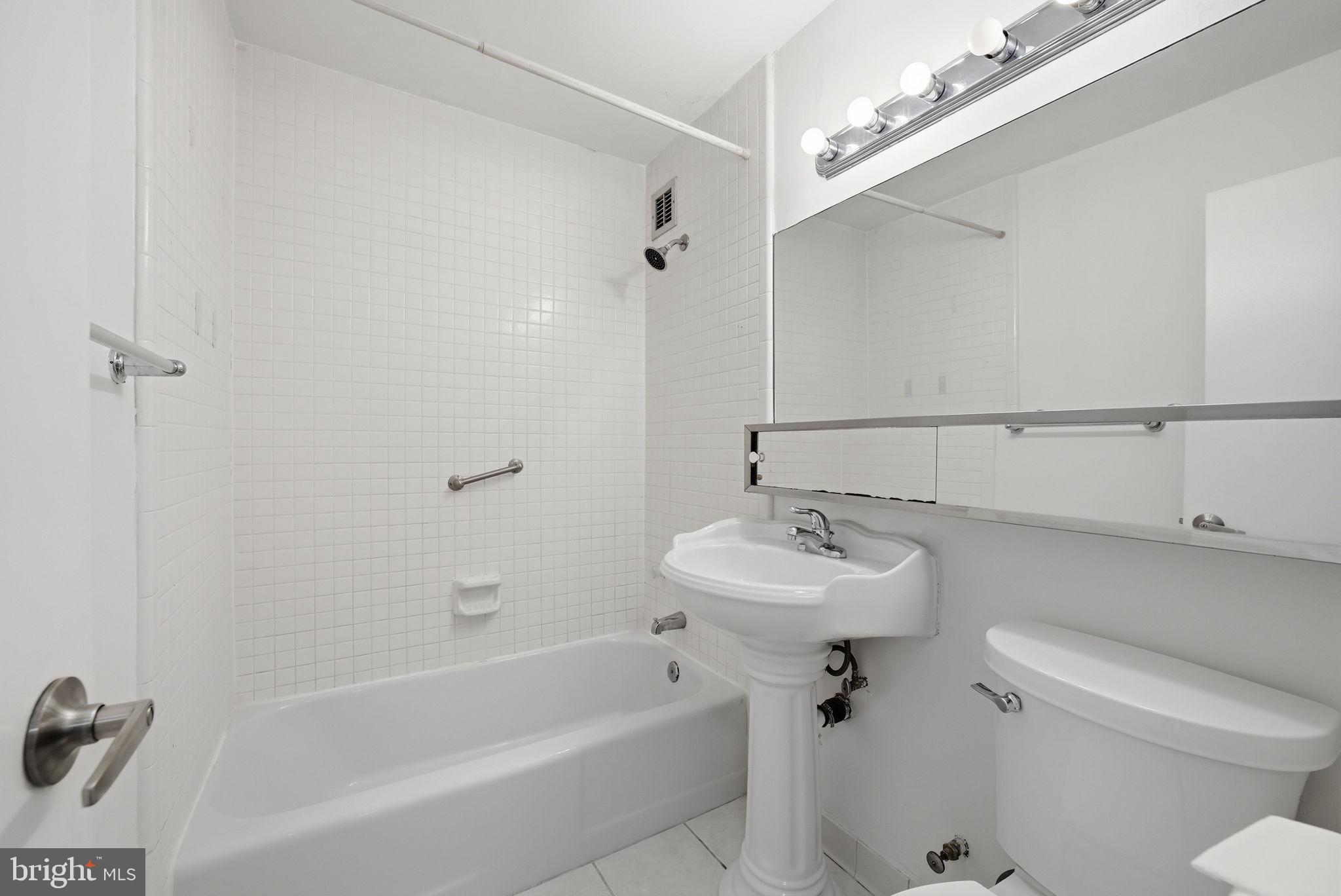 RIVER PLACE WEST - Residential
