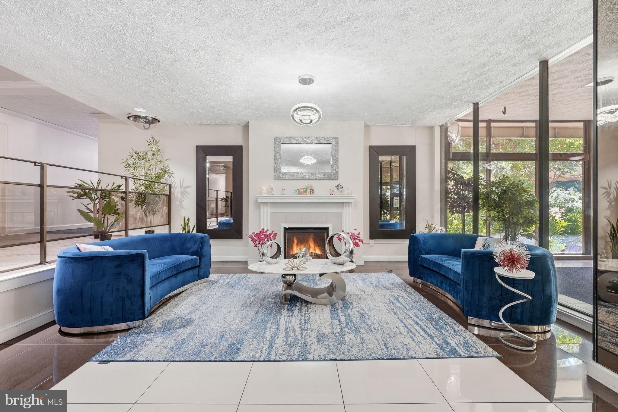 RIVER PLACE WEST - Residential