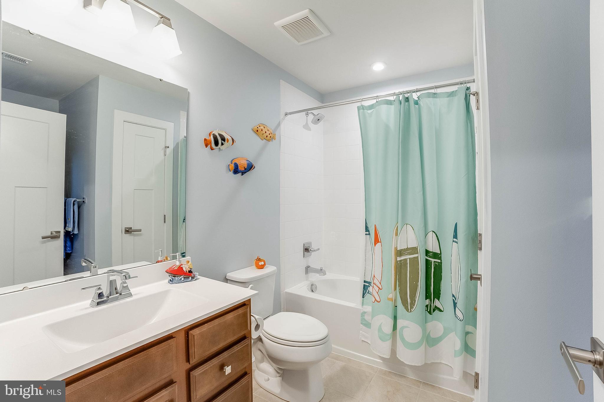 PELICAN POINT - Residential