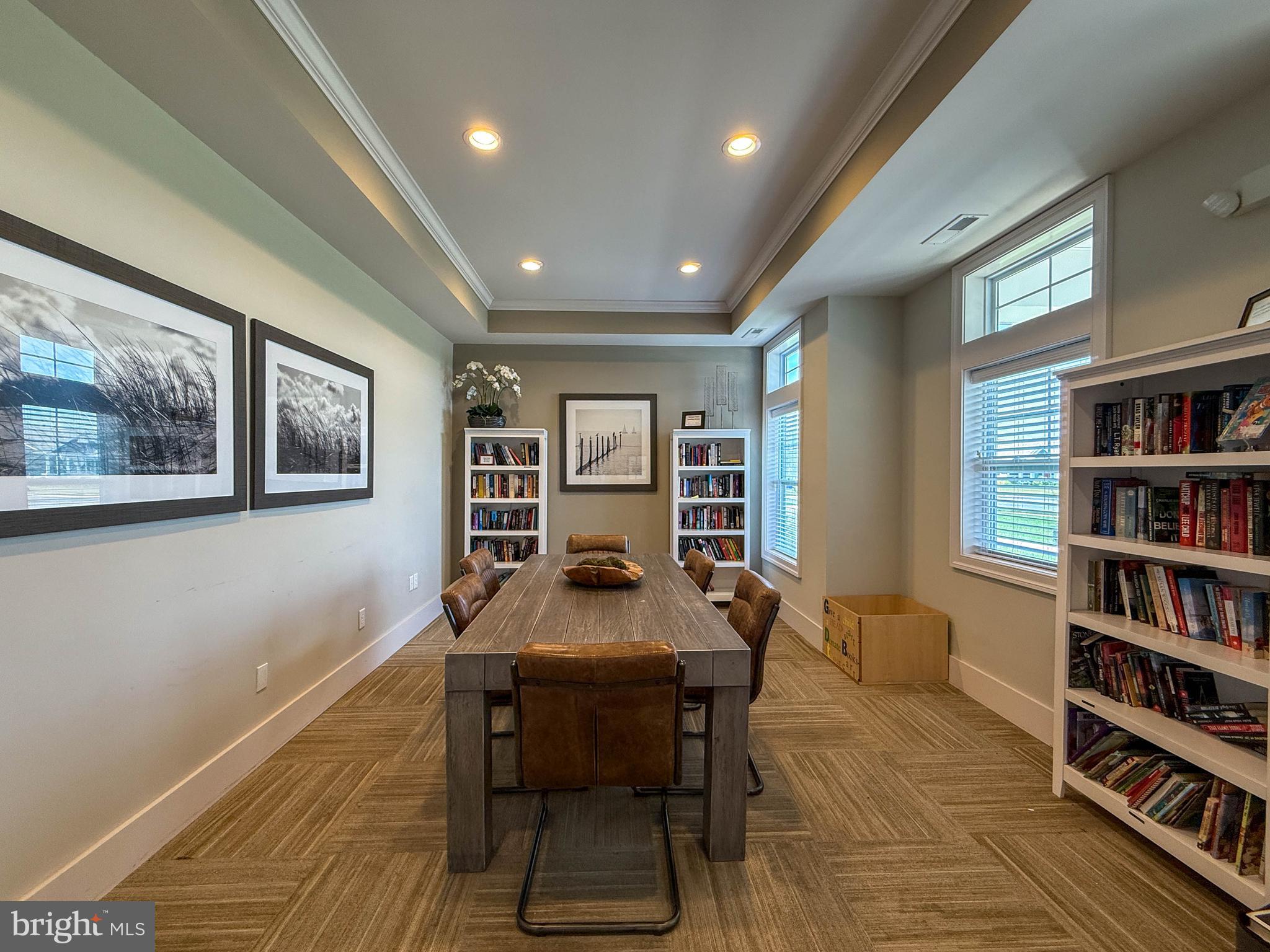 PELICAN POINT - Residential