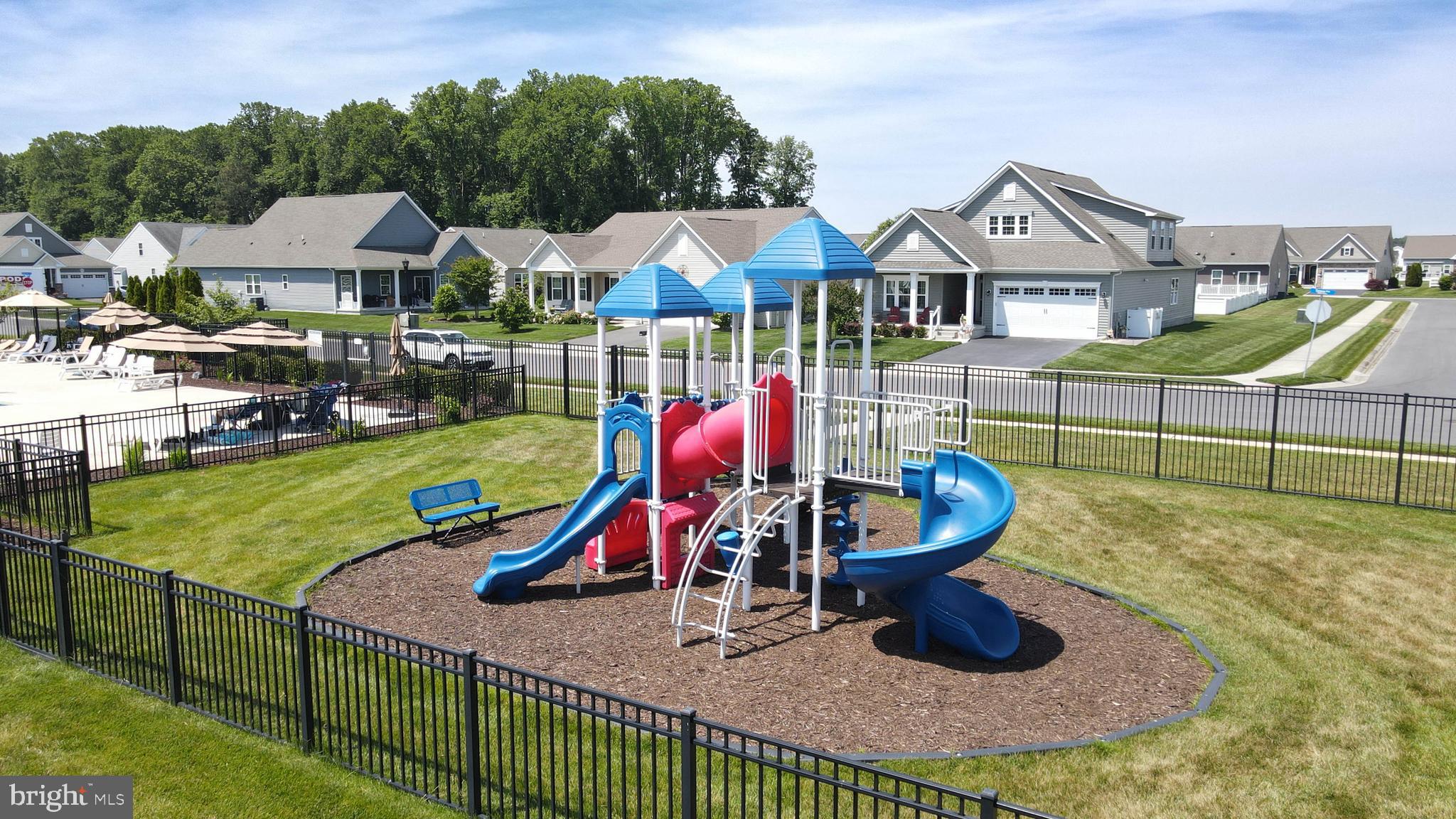 PELICAN POINT - Residential