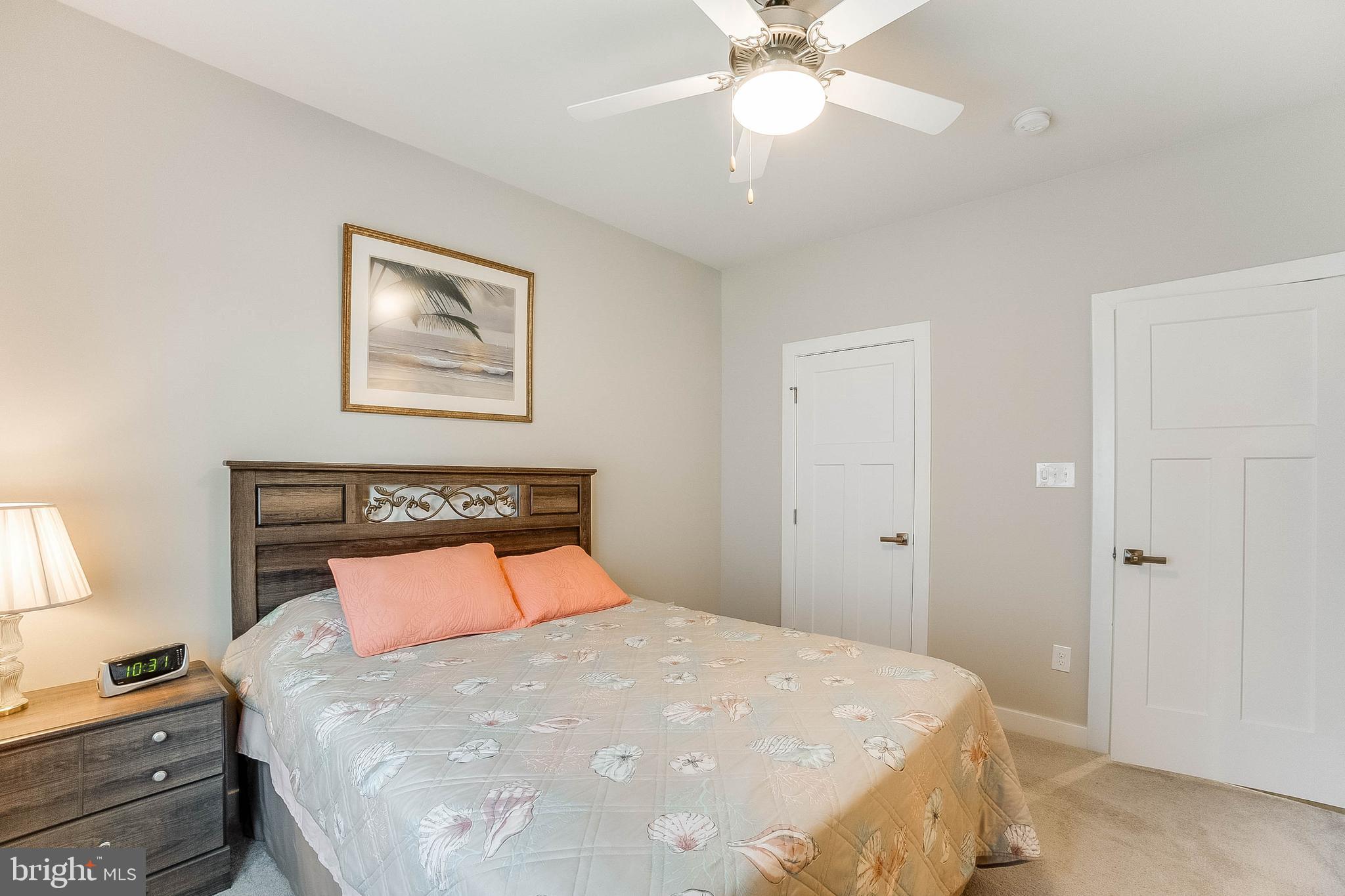 PELICAN POINT - Residential