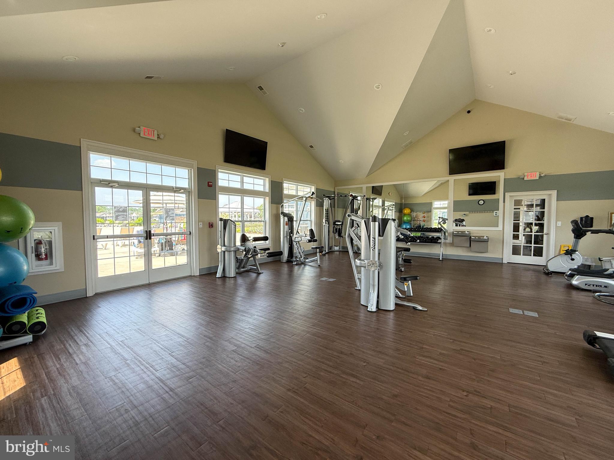 PELICAN POINT - Residential