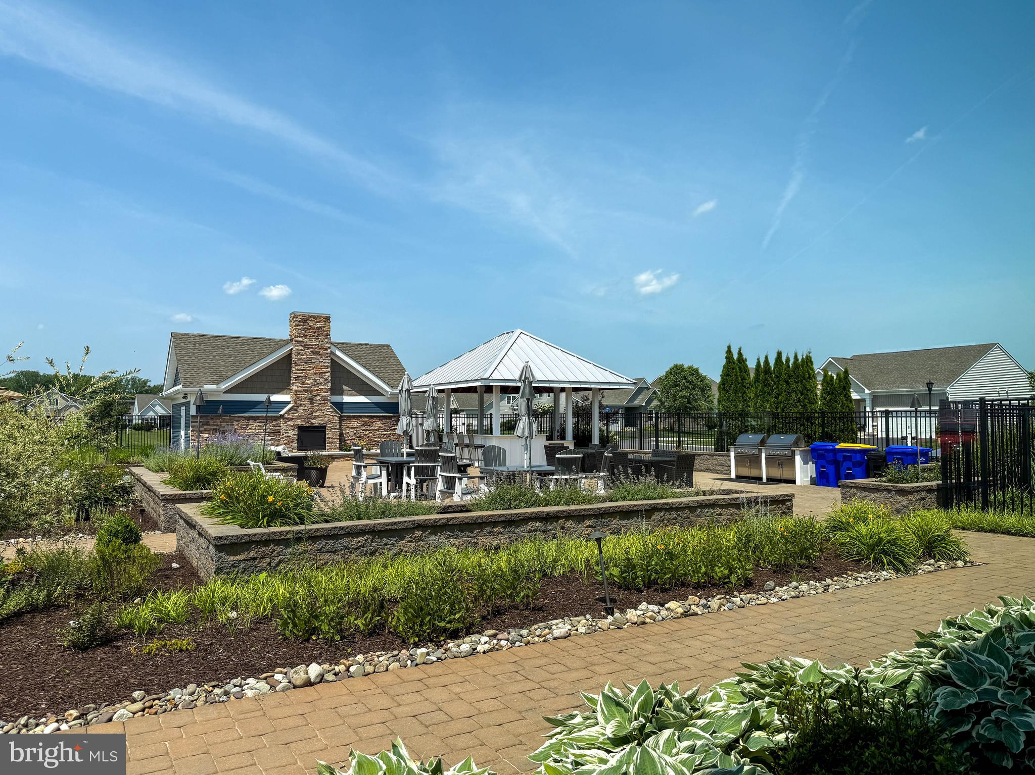 PELICAN POINT - Residential