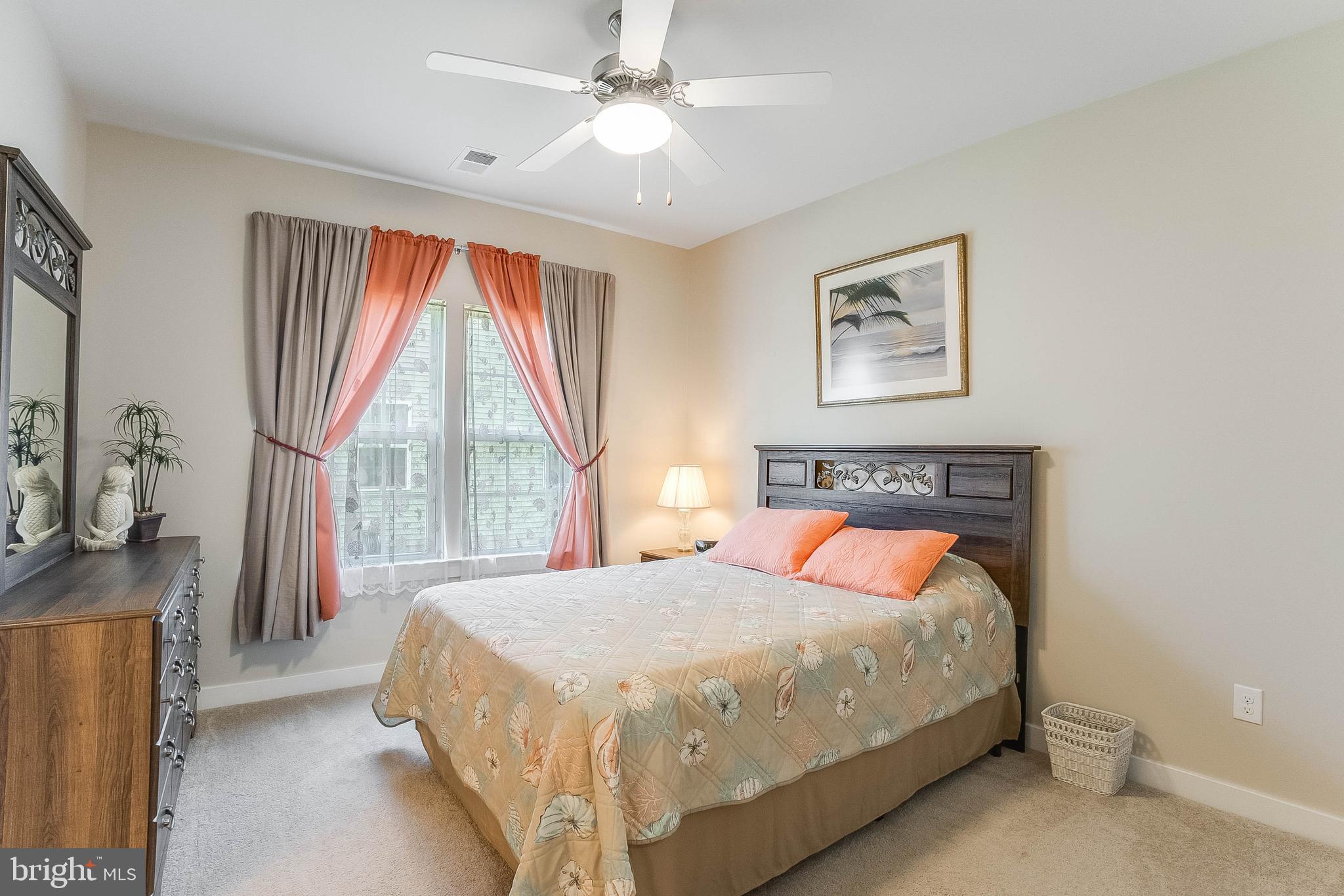 PELICAN POINT - Residential