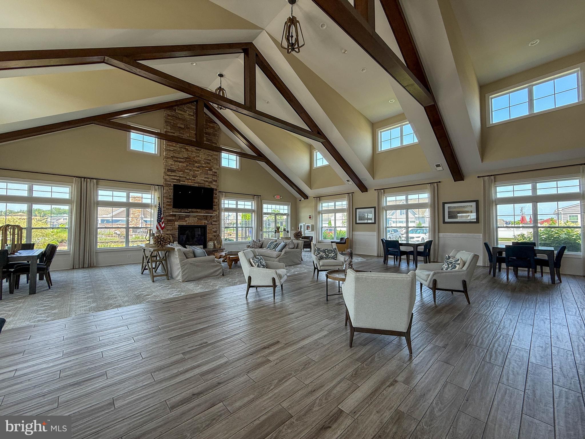 PELICAN POINT - Residential