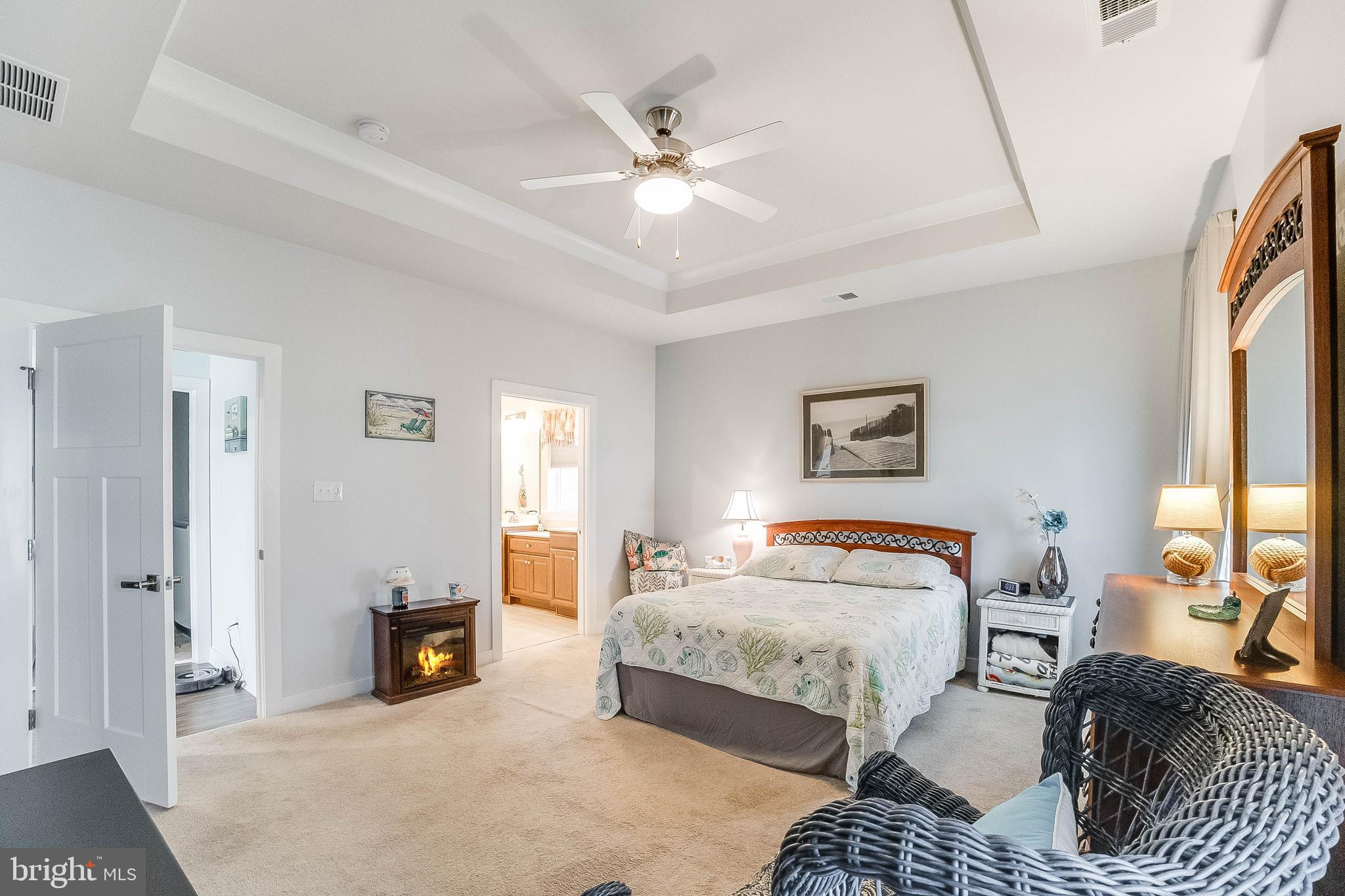 PELICAN POINT - Residential