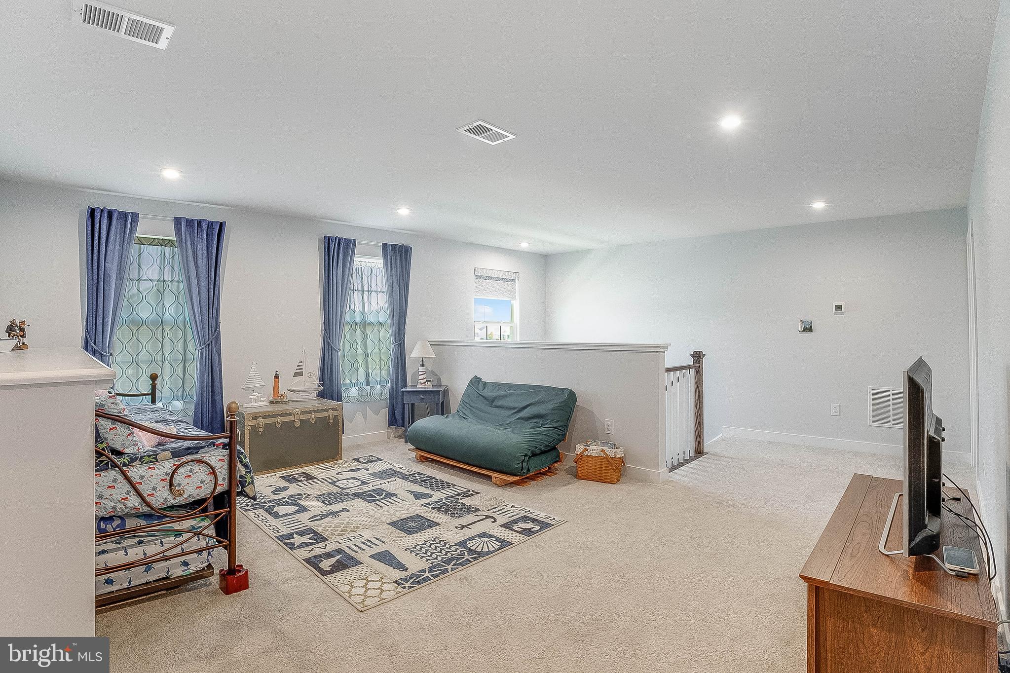 PELICAN POINT - Residential