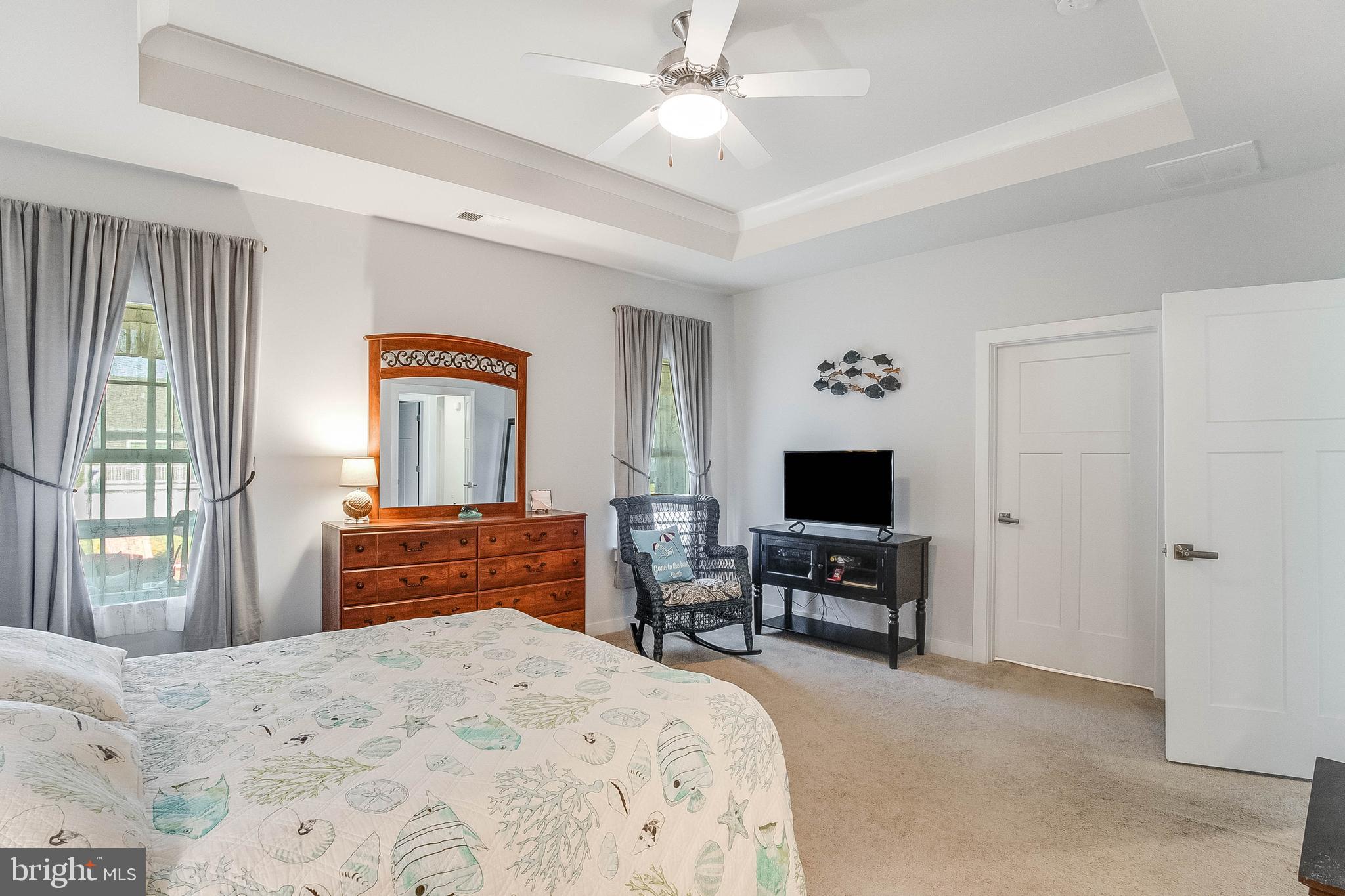 PELICAN POINT - Residential