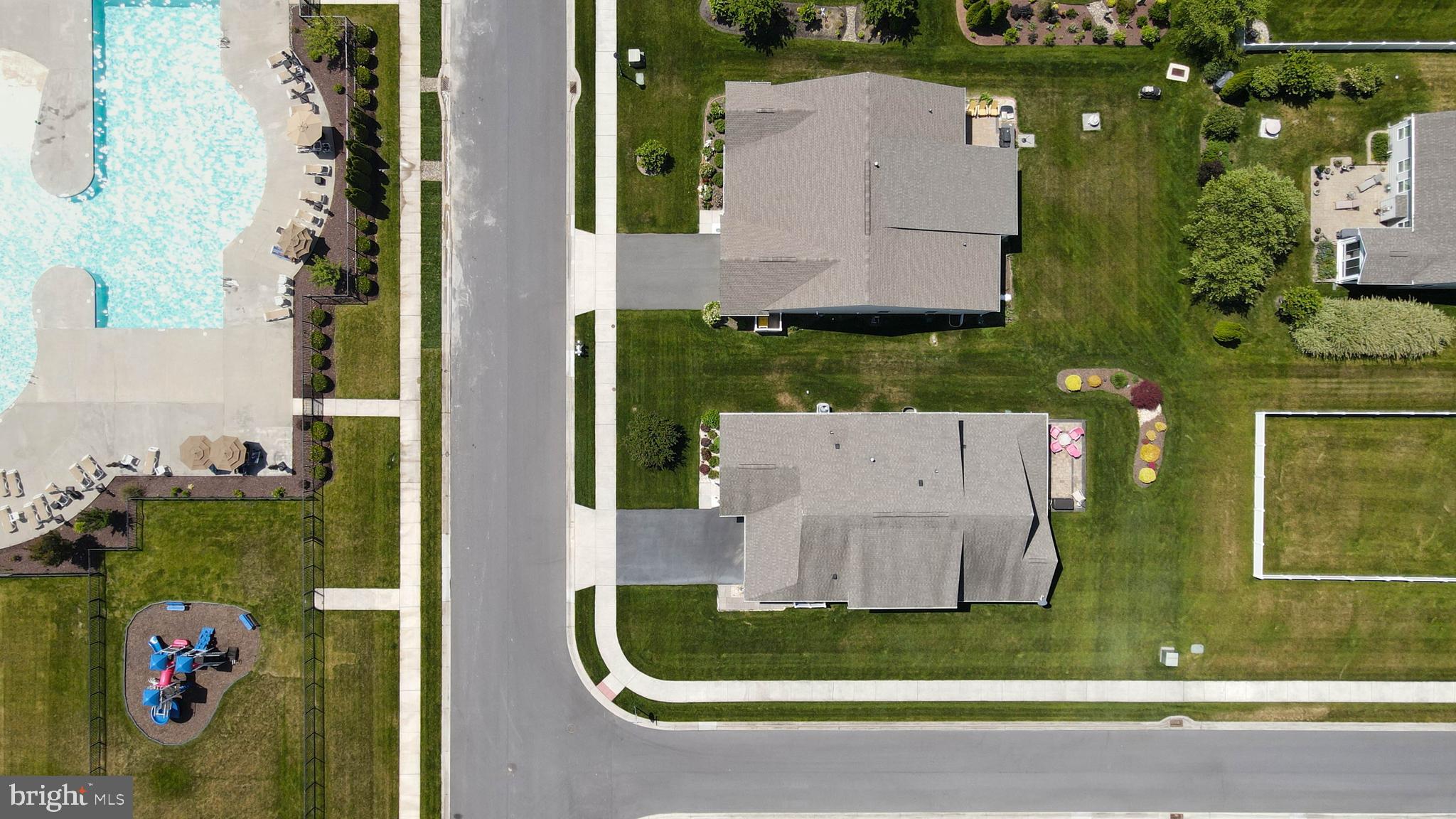PELICAN POINT - Residential