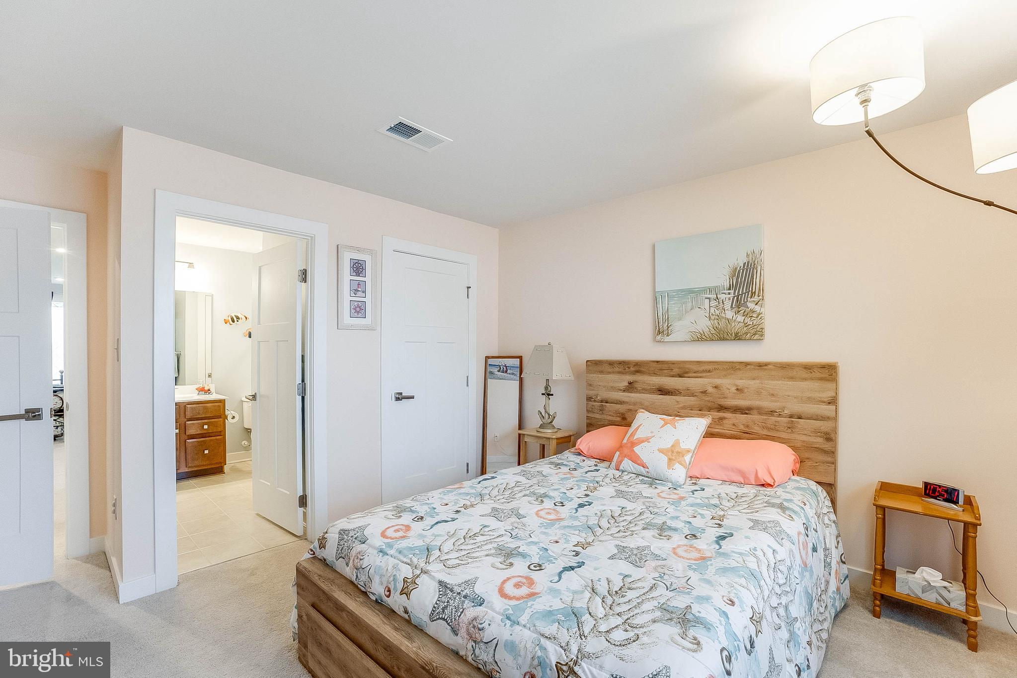 PELICAN POINT - Residential