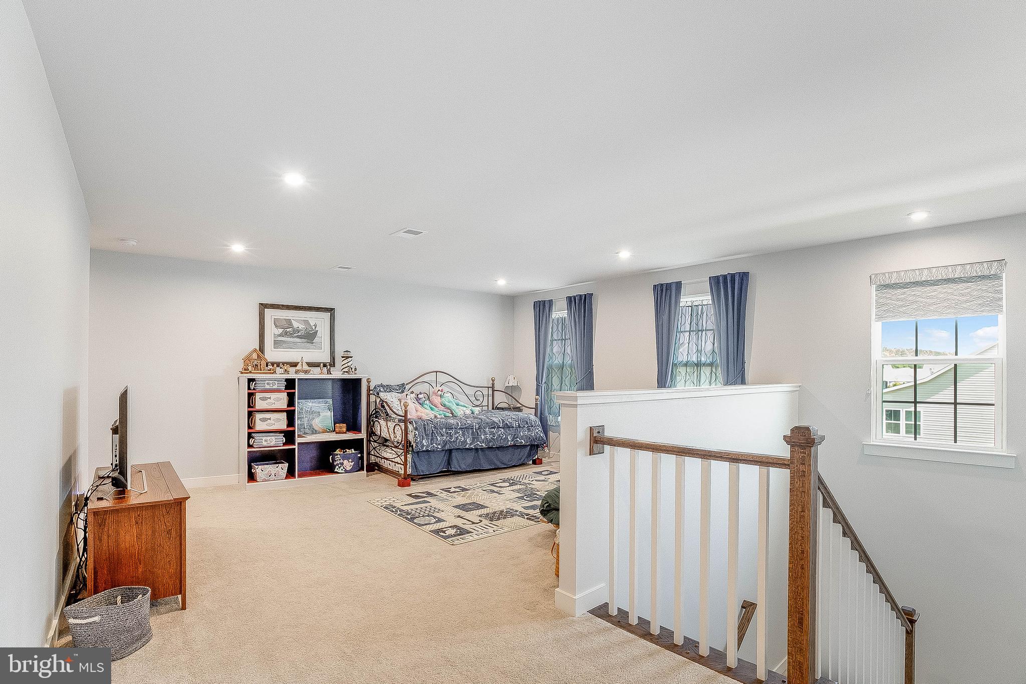 PELICAN POINT - Residential