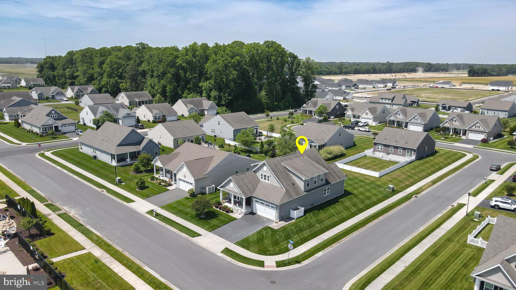 PELICAN POINT - Residential
