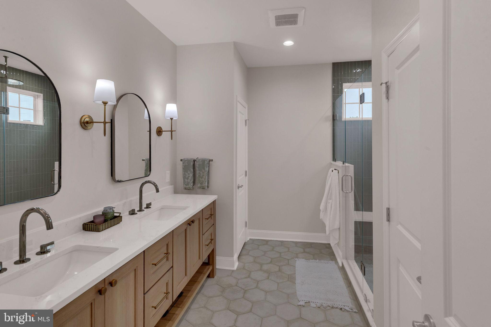 CARRIAGE HILL - Residential