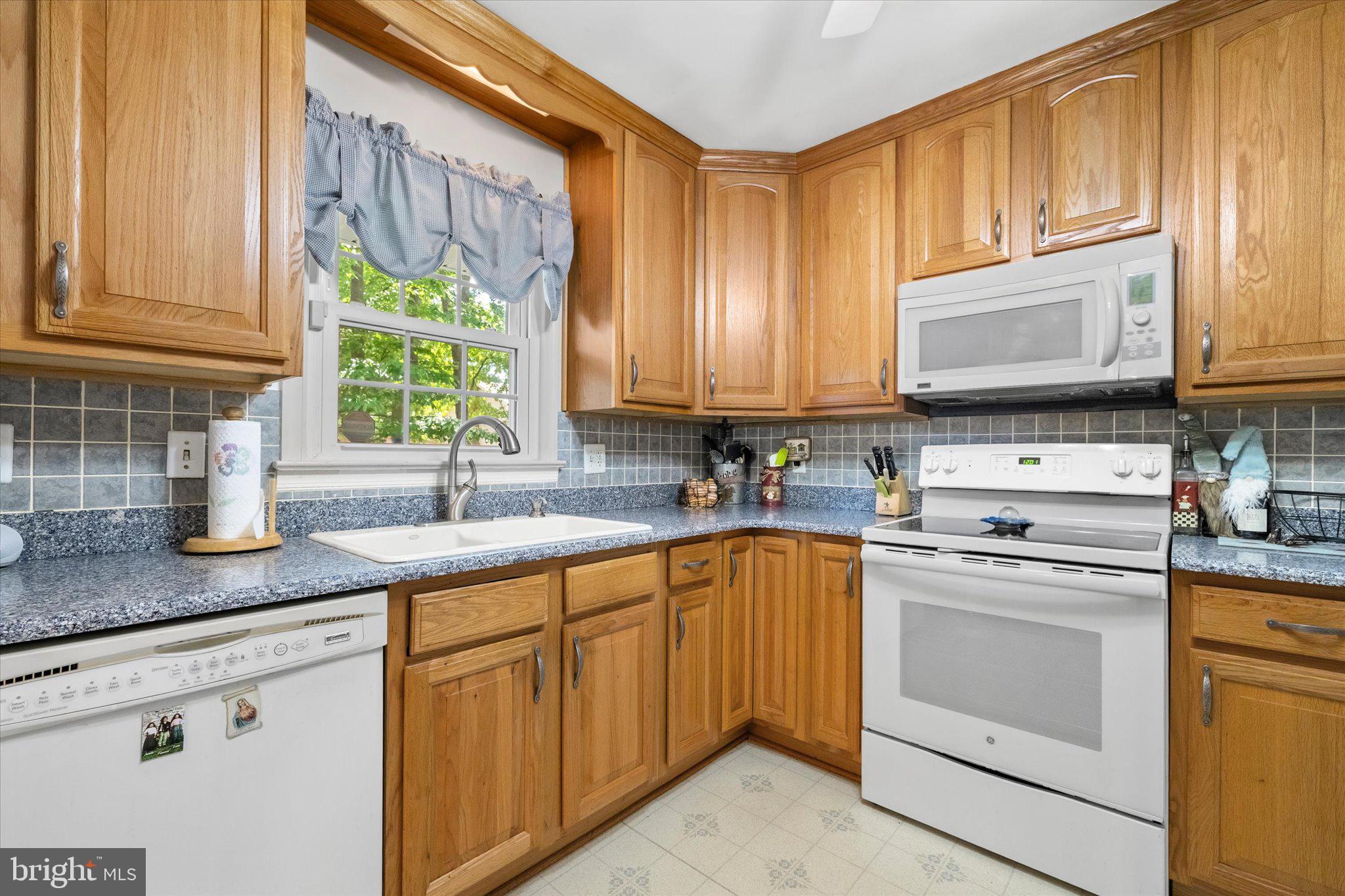 SHERATON HILLS EAST - Residential