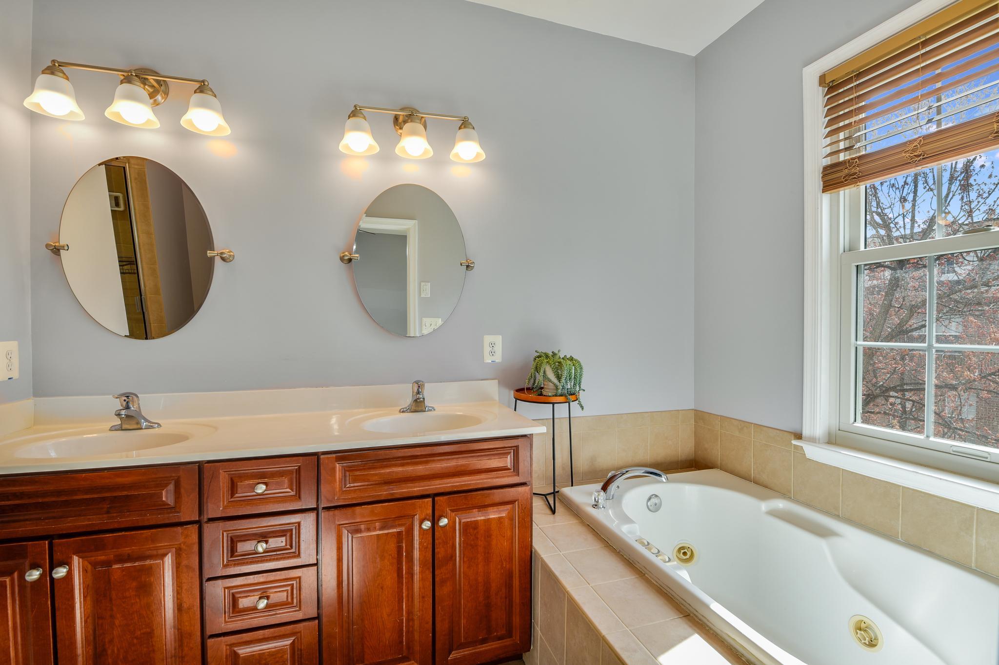 RETREAT AT FAIRWOOD TOWN - Residential