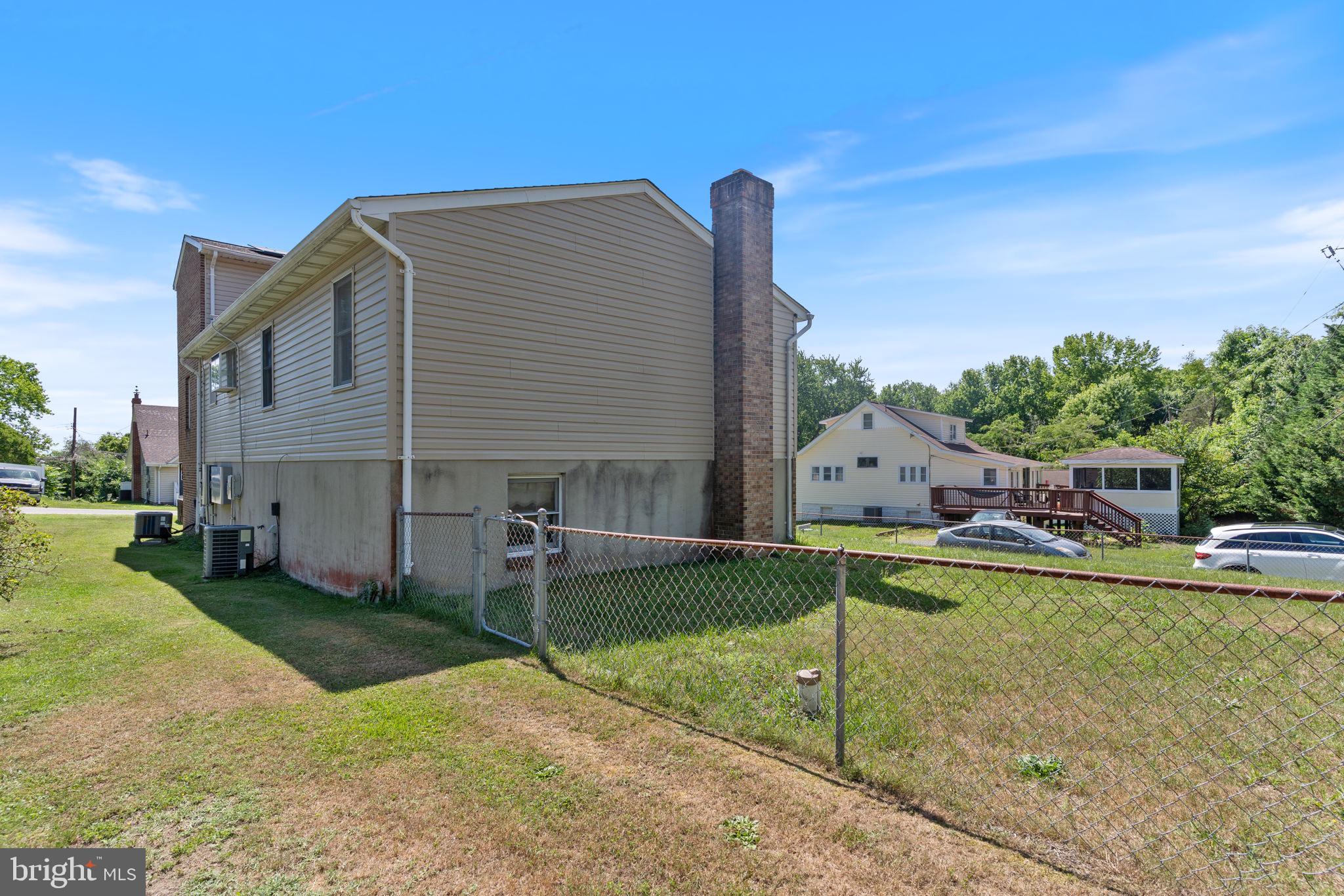 BREEZY POINT - Residential