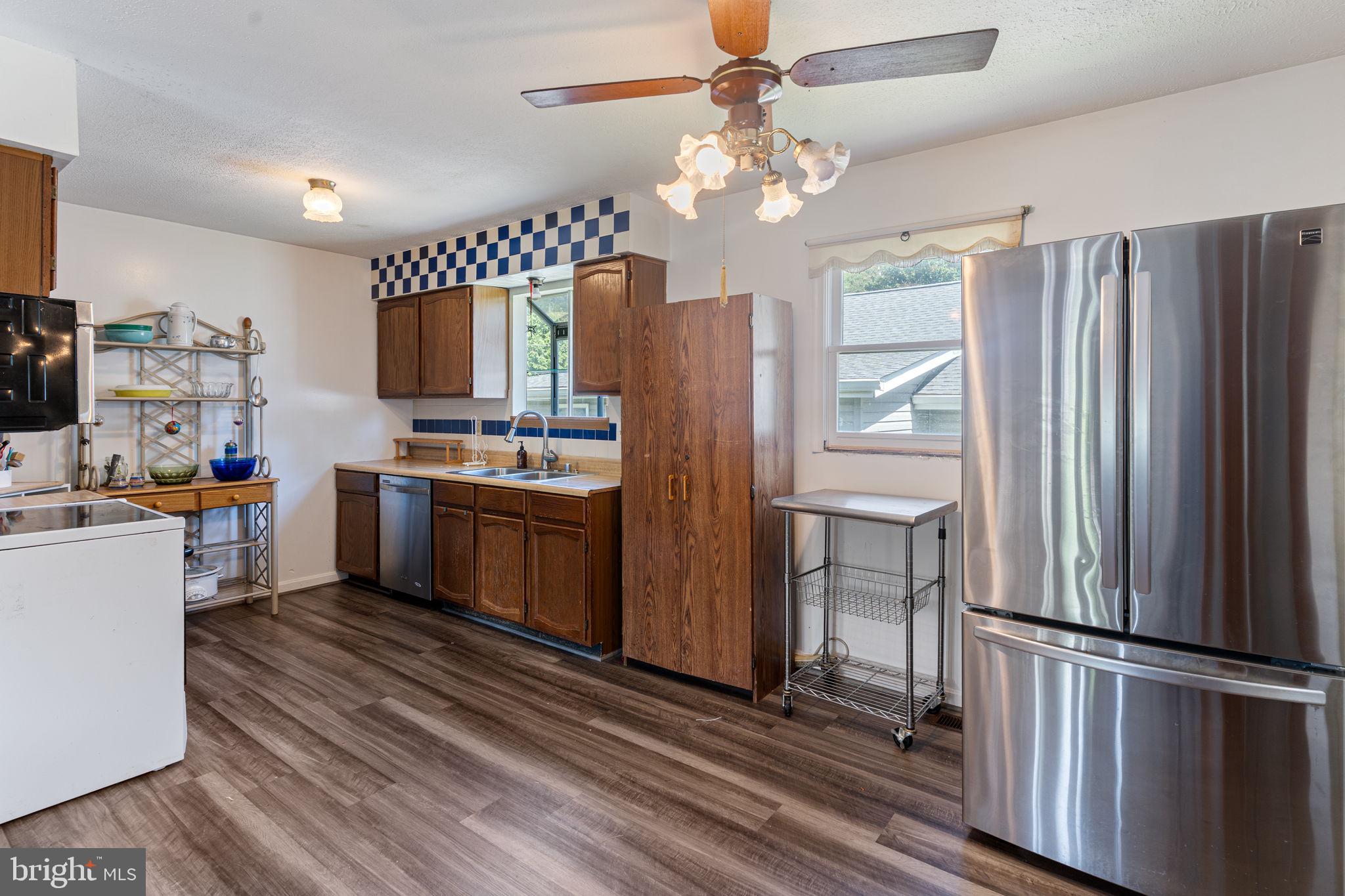 BREEZY POINT - Residential