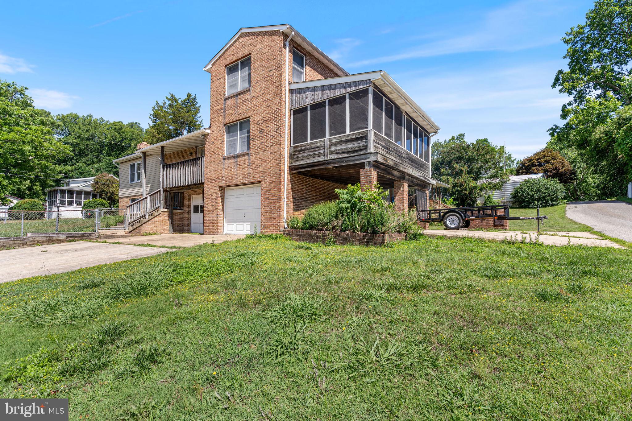 BREEZY POINT - Residential