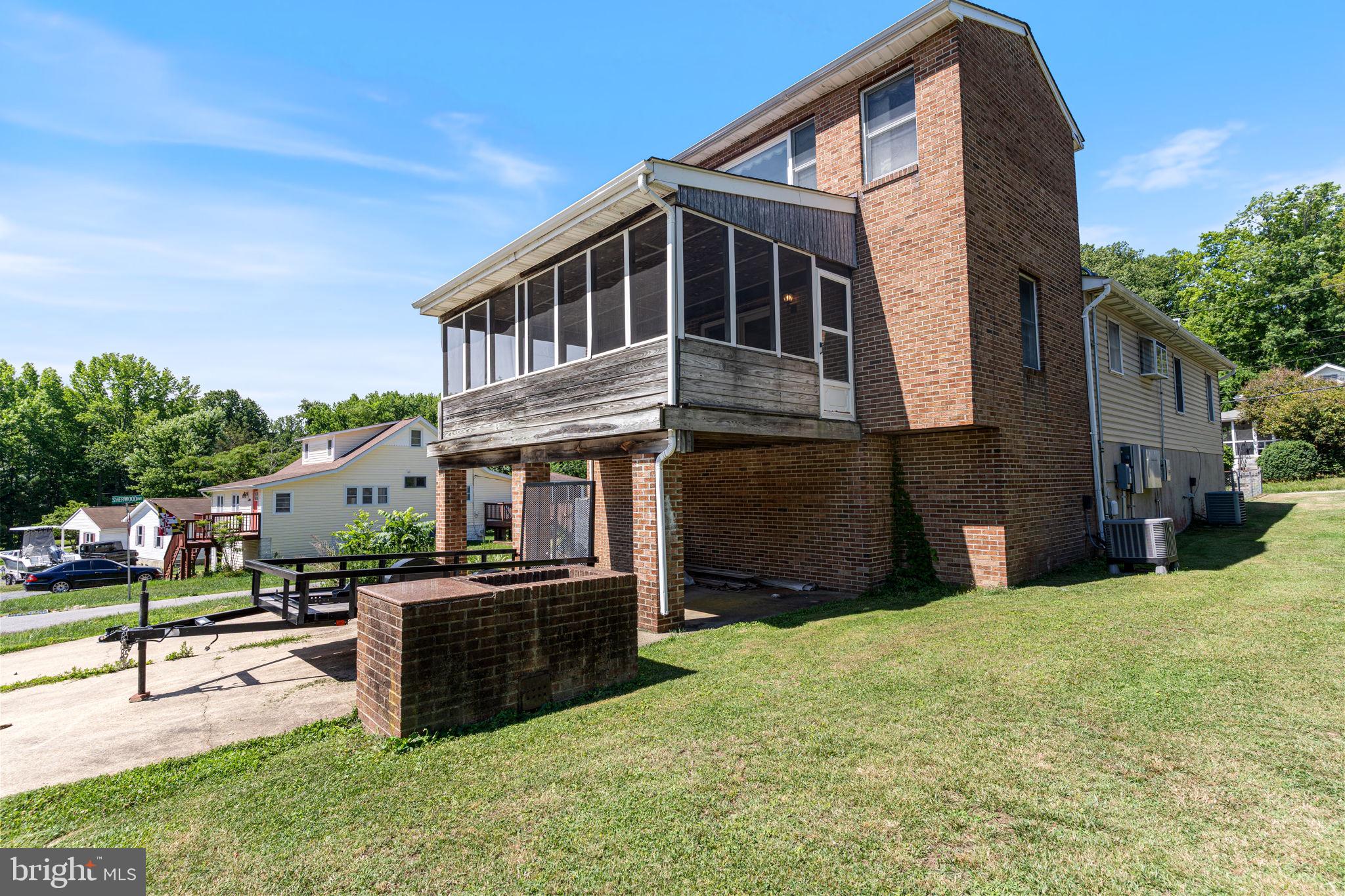 BREEZY POINT - Residential