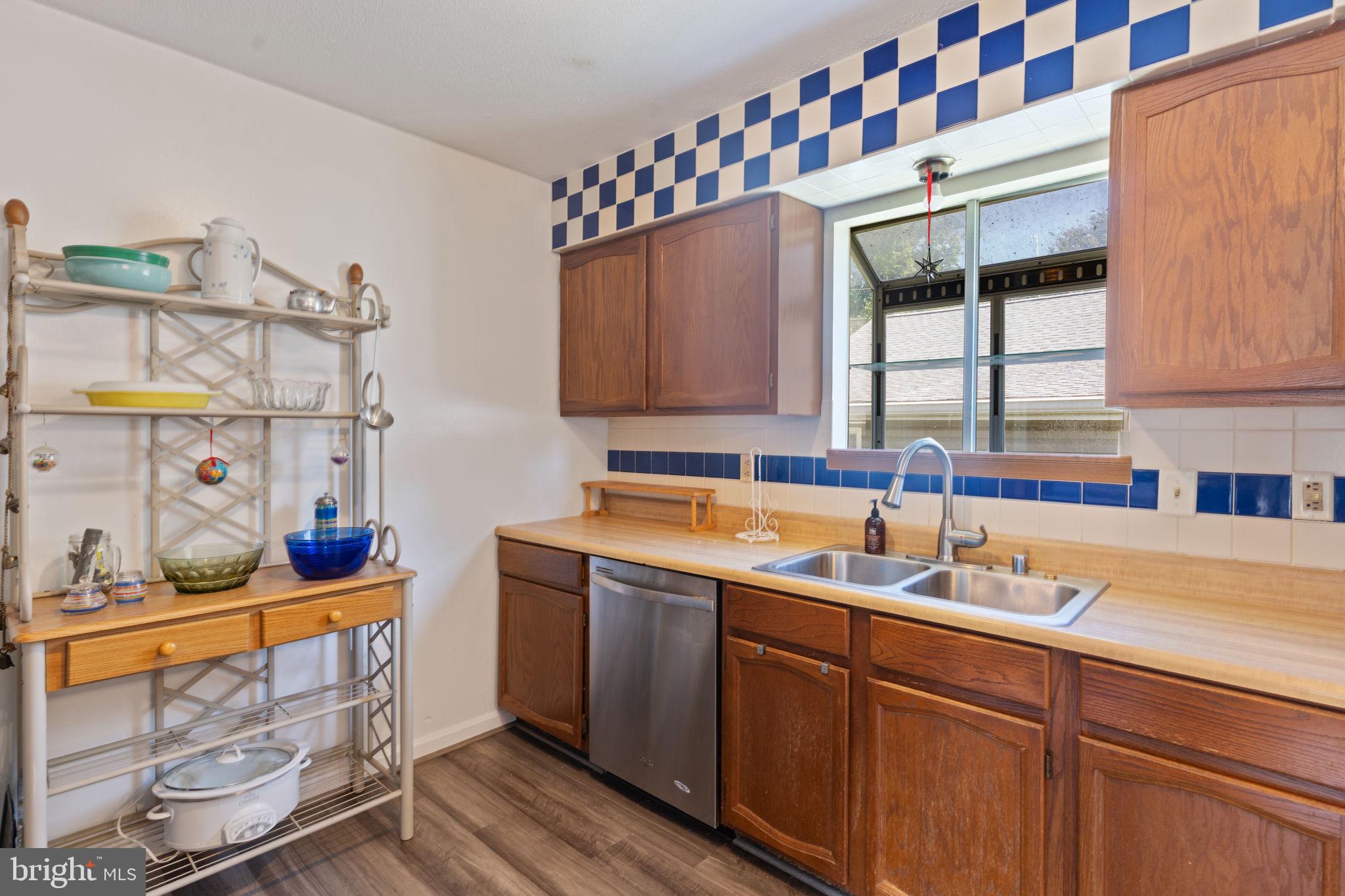 BREEZY POINT - Residential