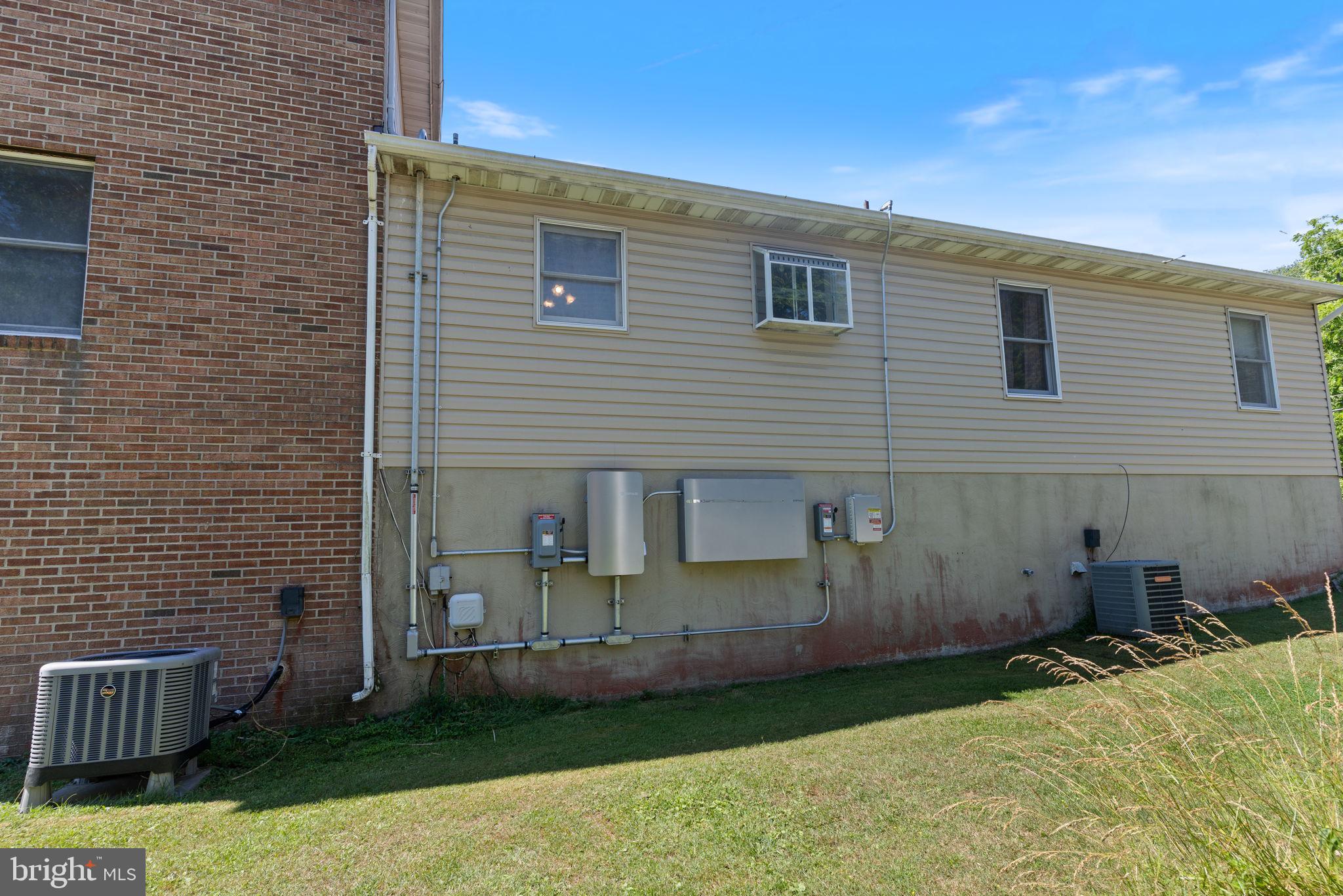 BREEZY POINT - Residential
