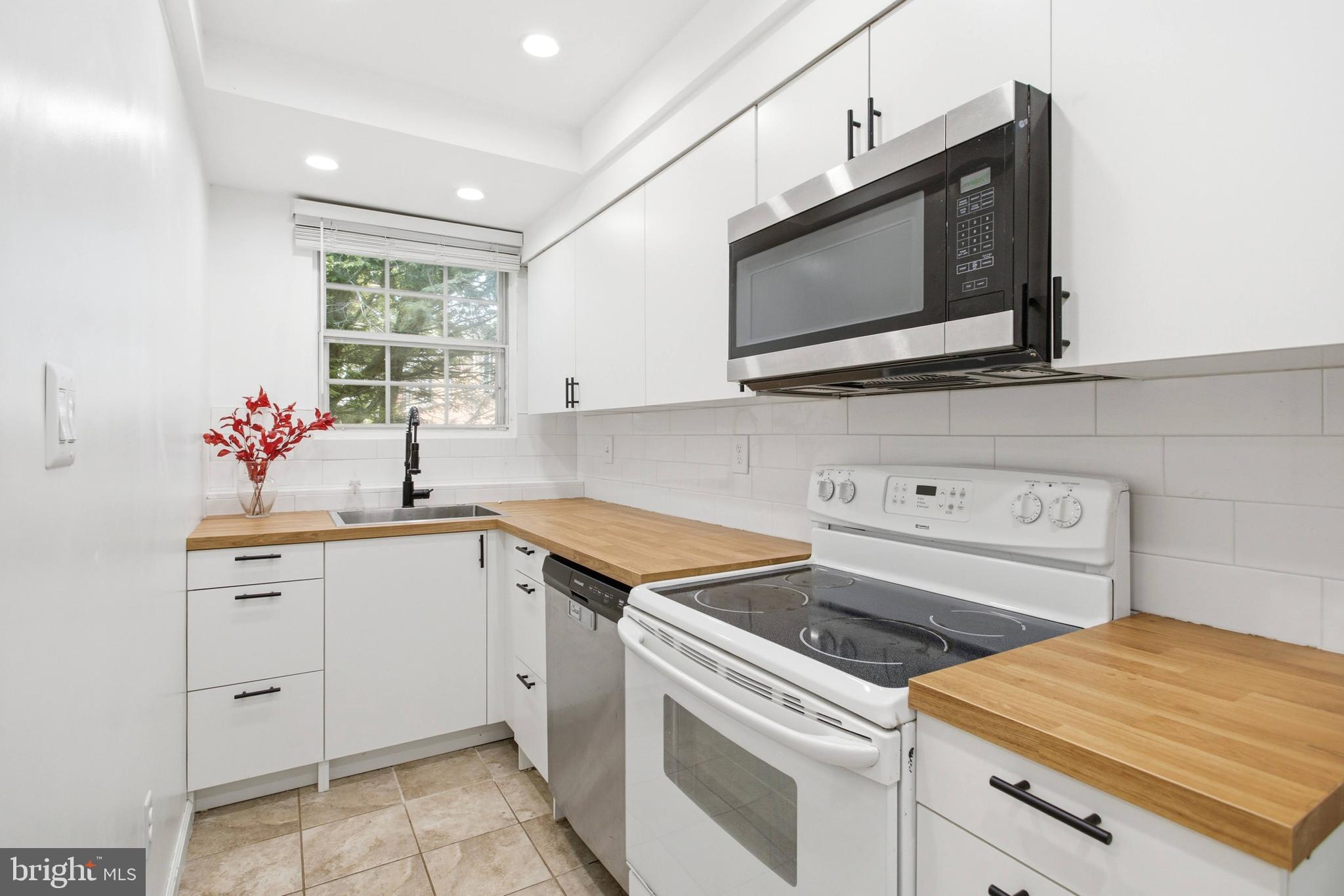 VILLAGES AT FALLS CHURCH - Residential