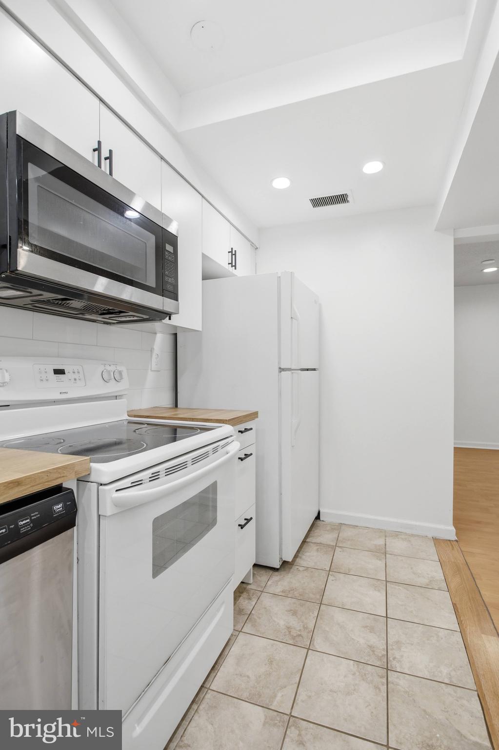 VILLAGES AT FALLS CHURCH - Residential