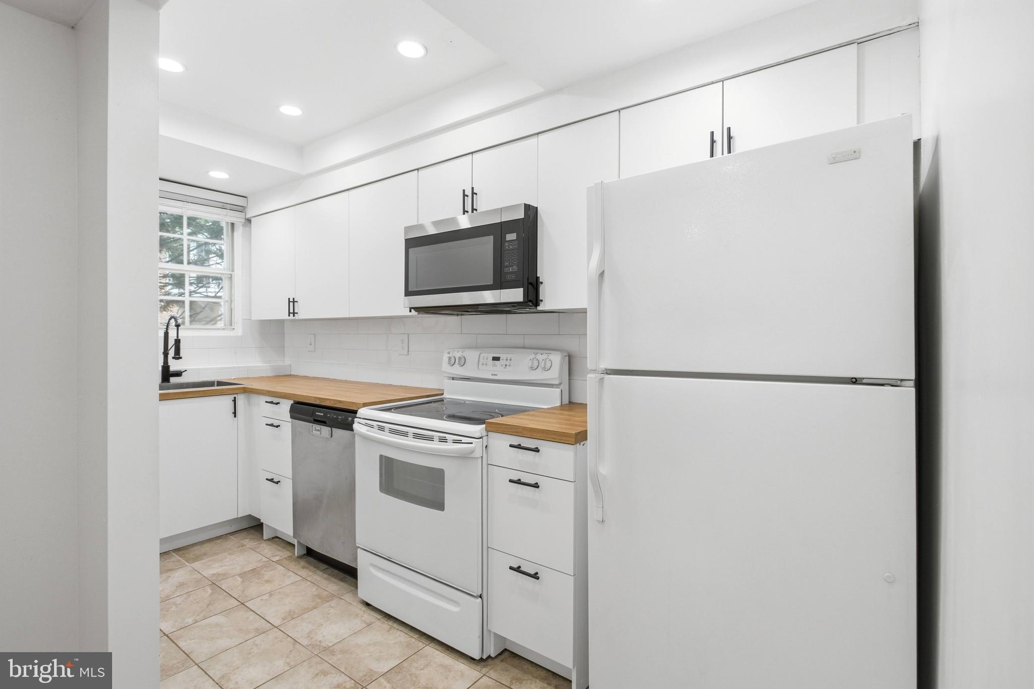 VILLAGES AT FALLS CHURCH - Residential
