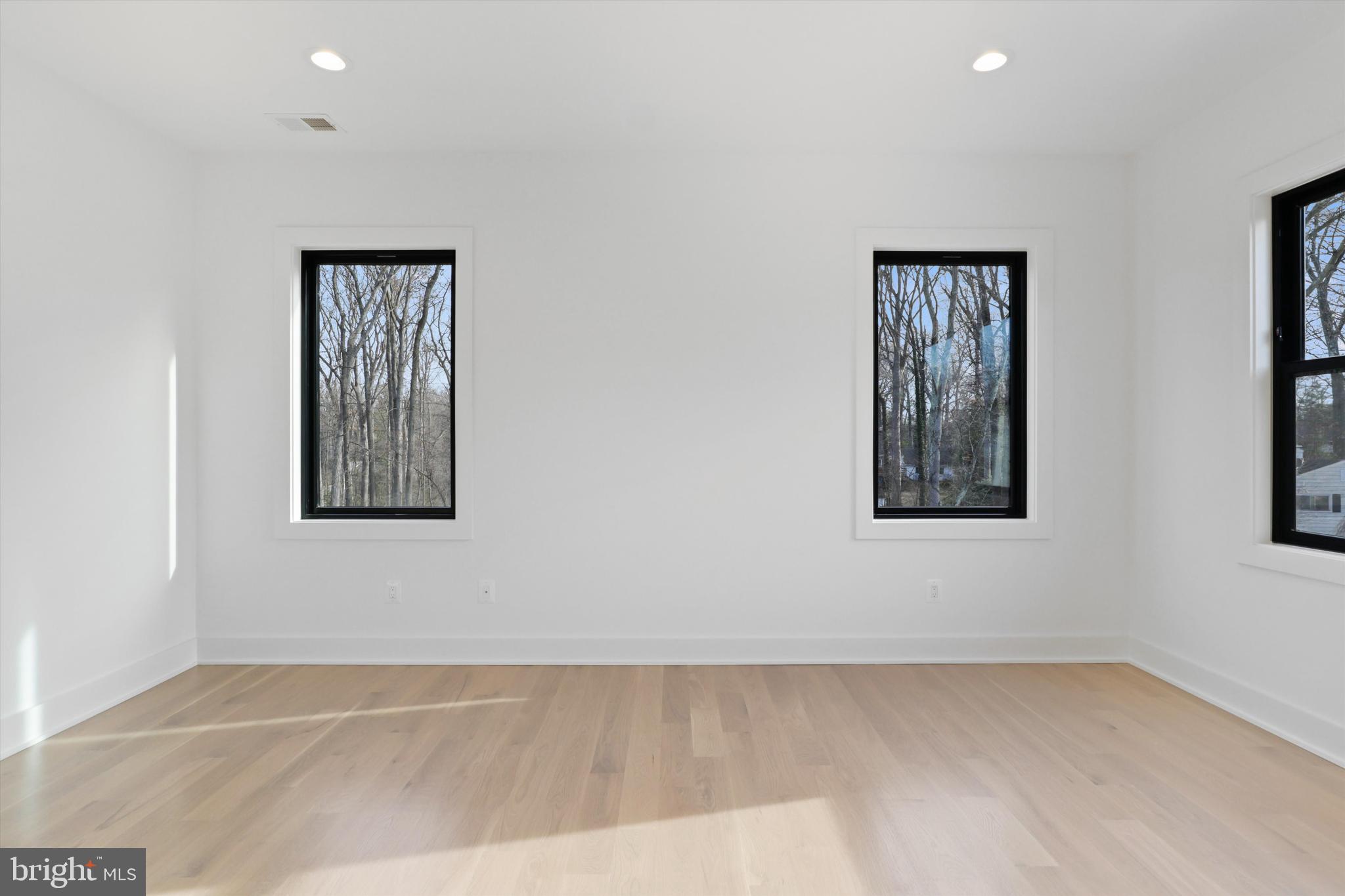 VIENNA WOODS - Residential