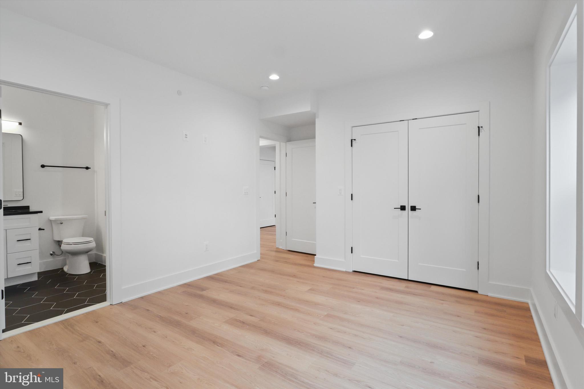 VIENNA WOODS - Residential