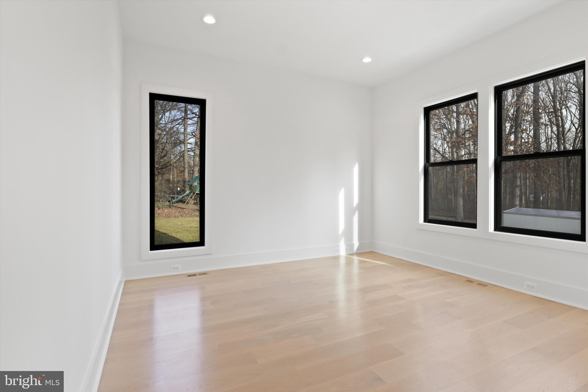 VIENNA WOODS - Residential
