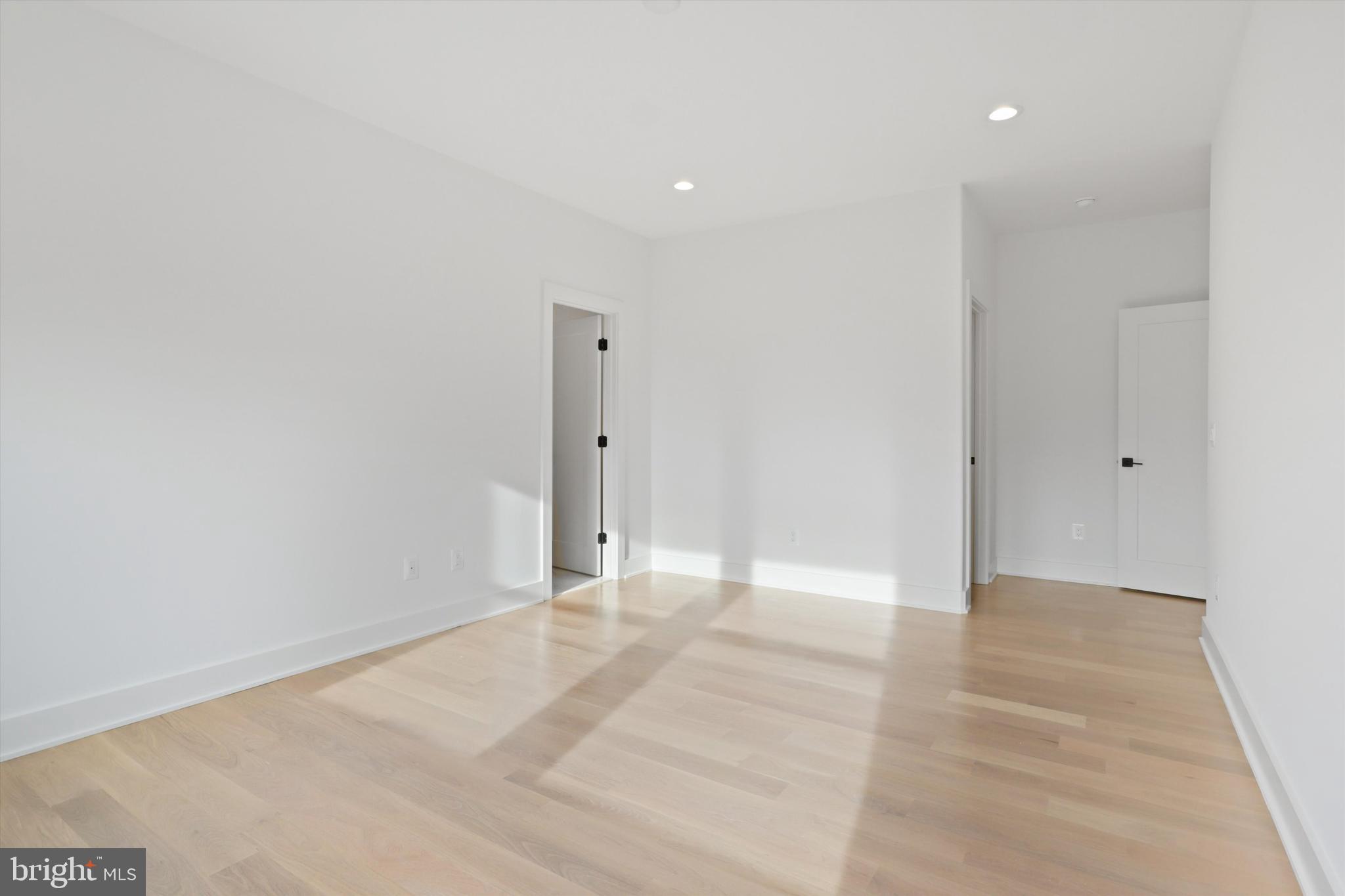 VIENNA WOODS - Residential