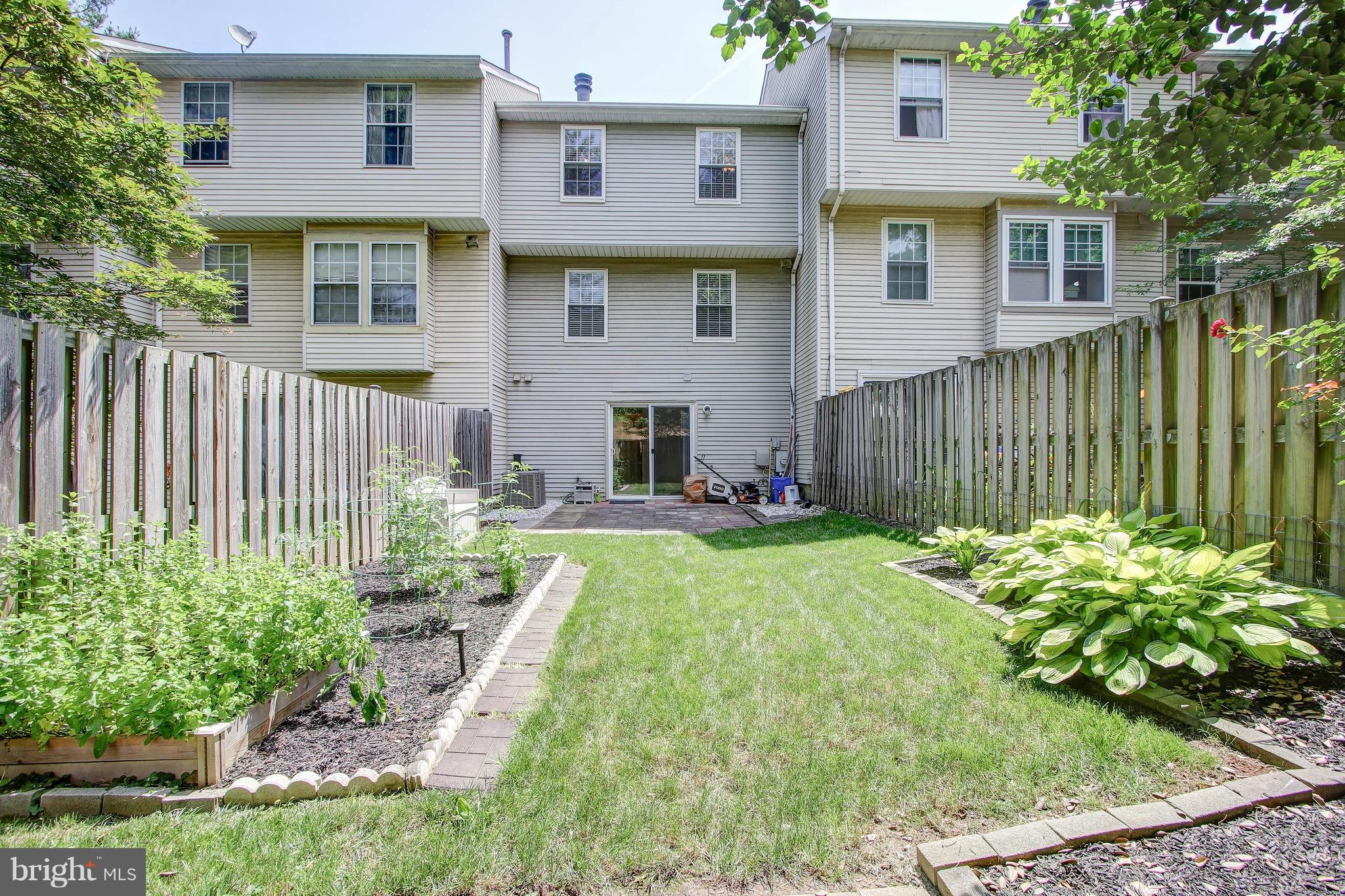 DERWOOD STATION - Residential