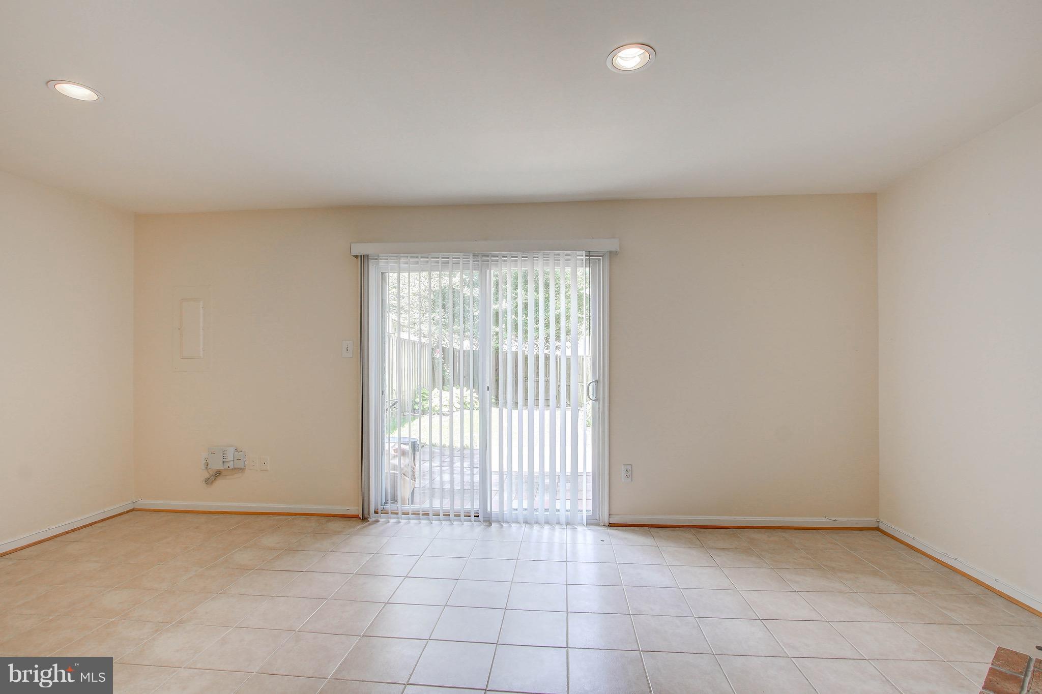 DERWOOD STATION - Residential