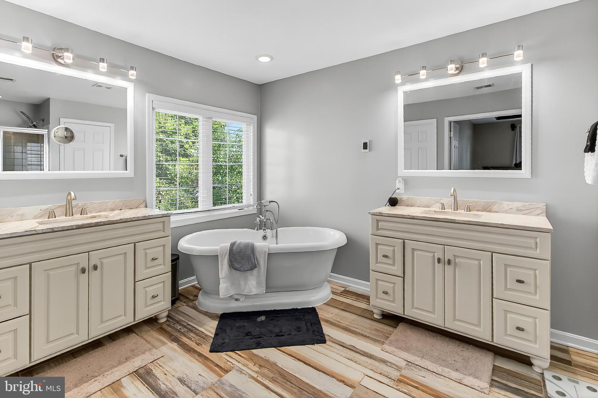 LAUREL HILL - Residential