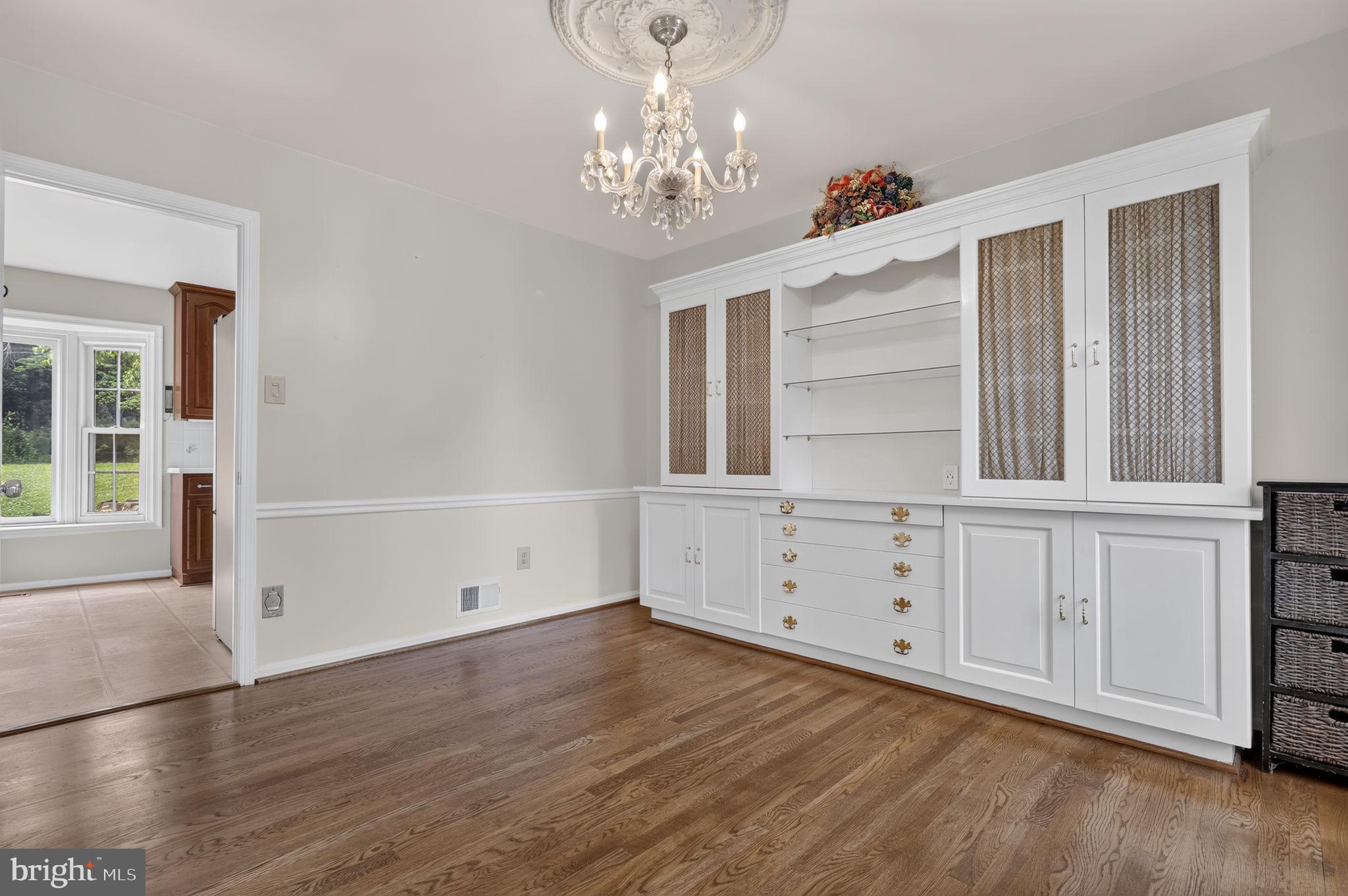 WALNUT HILL - Residential
