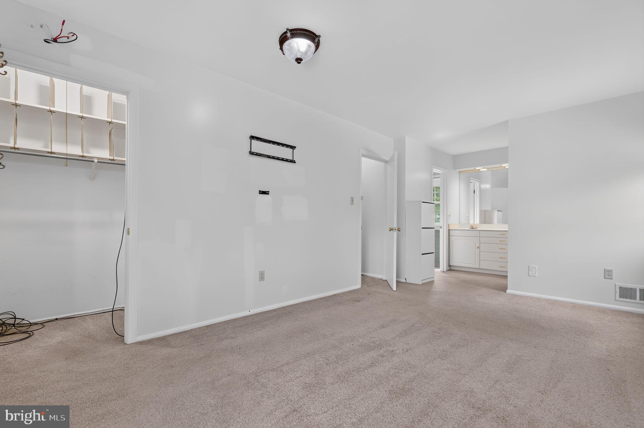 WALNUT HILL - Residential