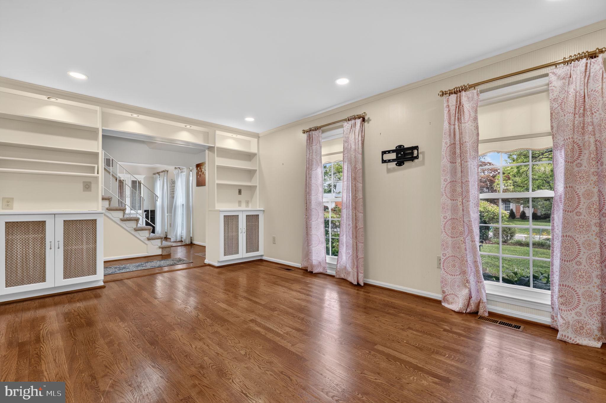 WALNUT HILL - Residential