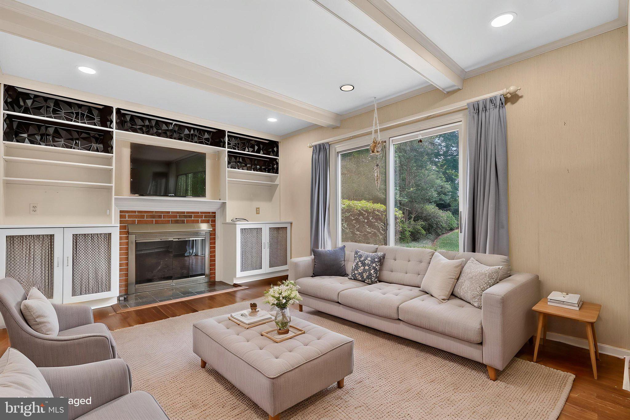 WALNUT HILL - Residential