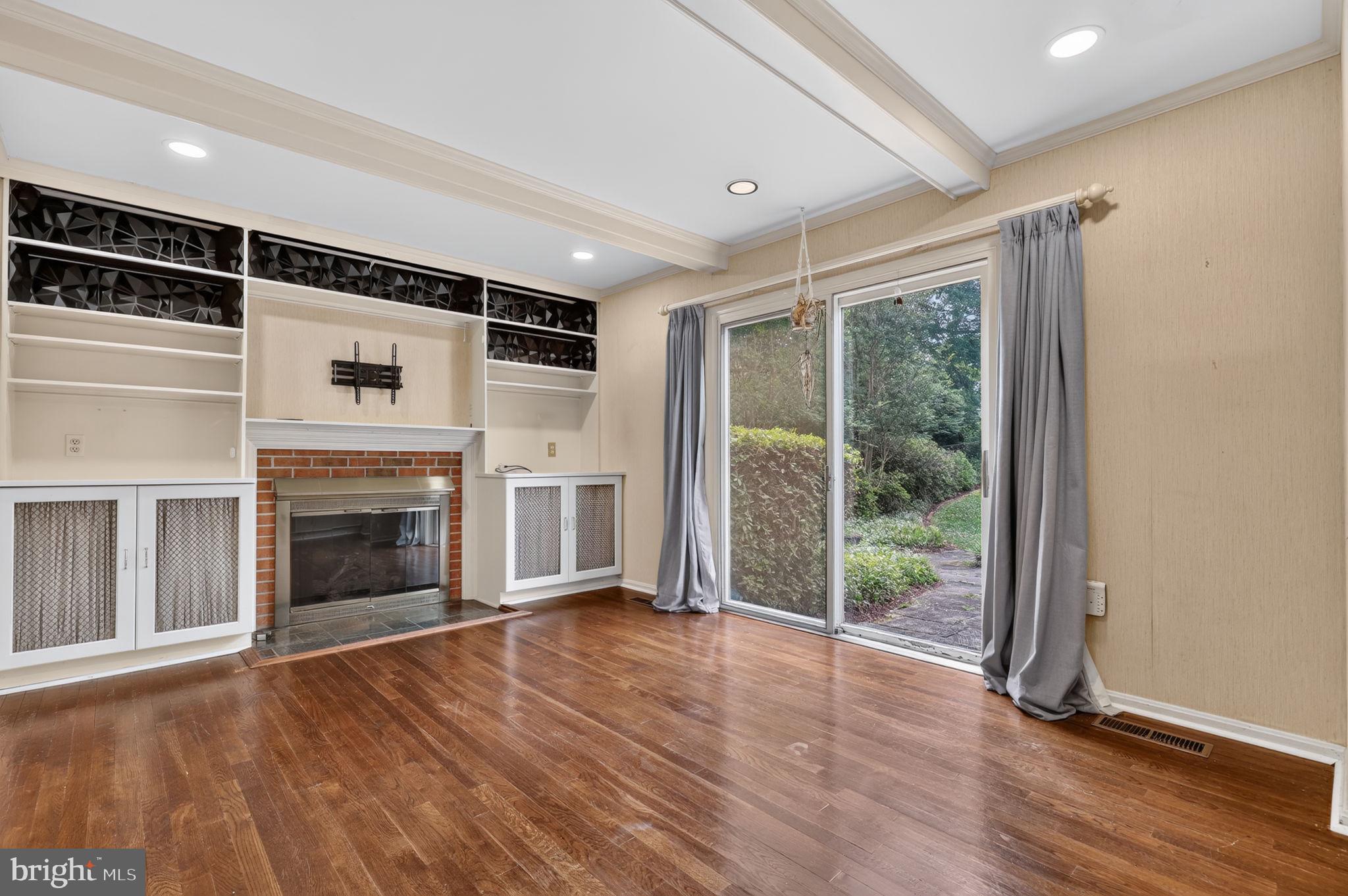 WALNUT HILL - Residential