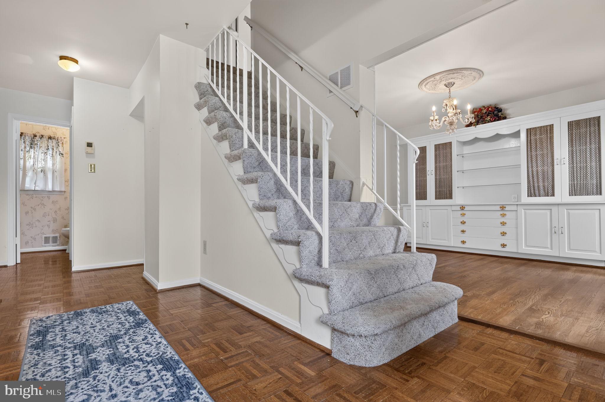 WALNUT HILL - Residential