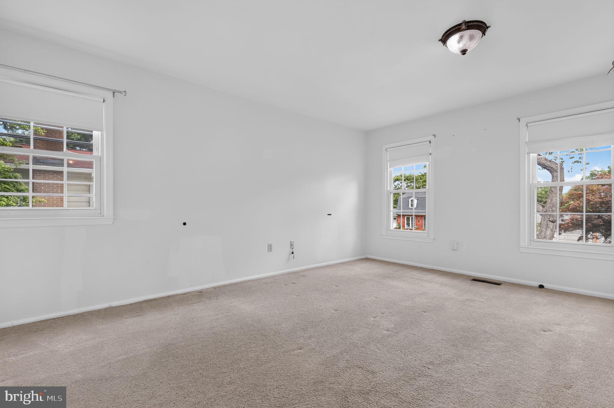WALNUT HILL - Residential