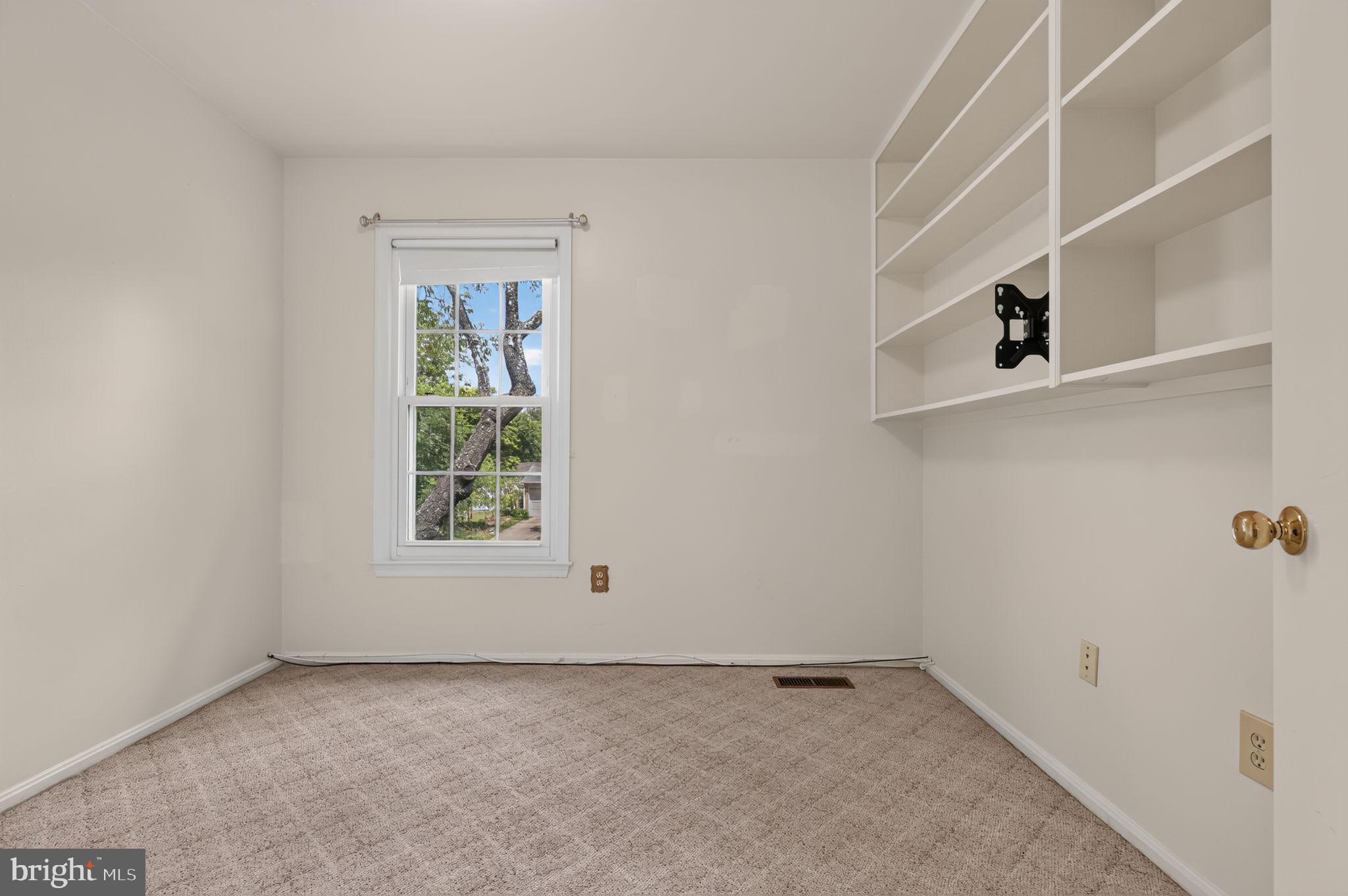 WALNUT HILL - Residential