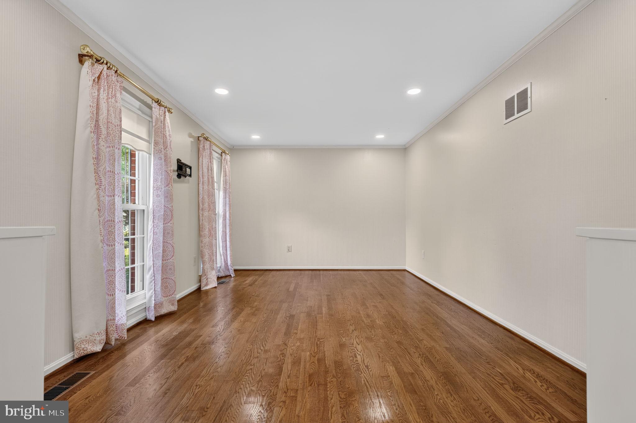 WALNUT HILL - Residential