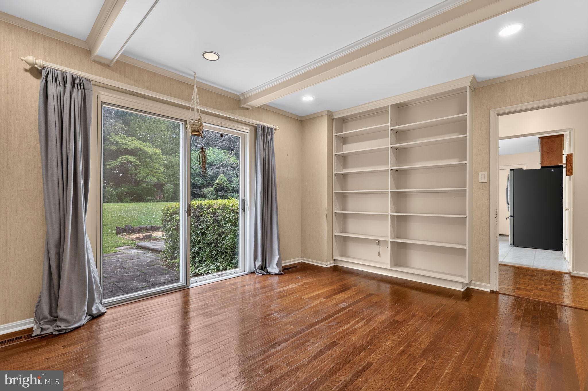 WALNUT HILL - Residential